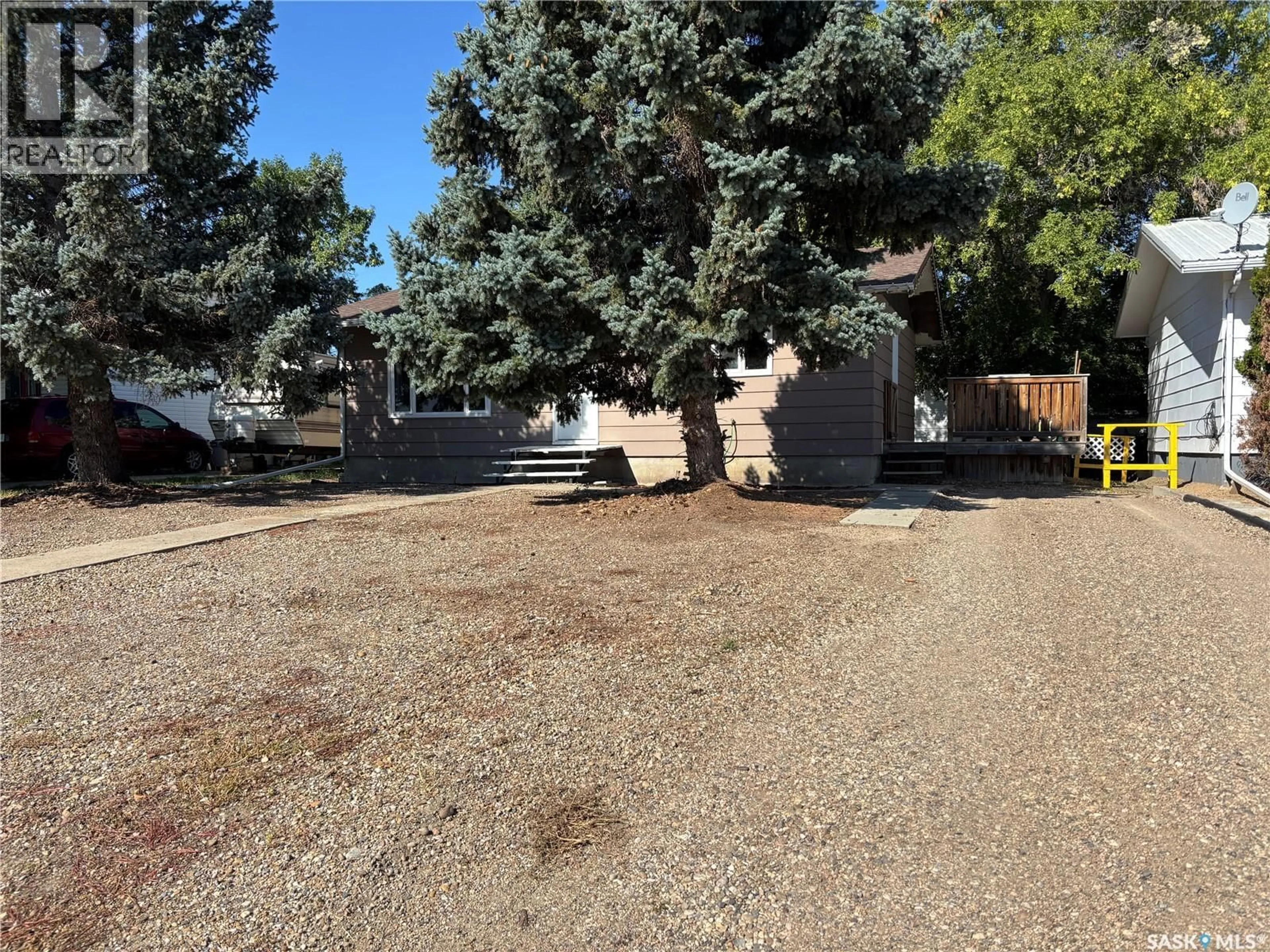 A pic from outside/outdoor area/front of a property/back of a property/a pic from drone, unknown for 213 GRIFFIN STREET, Maple Creek Saskatchewan S0N1N0