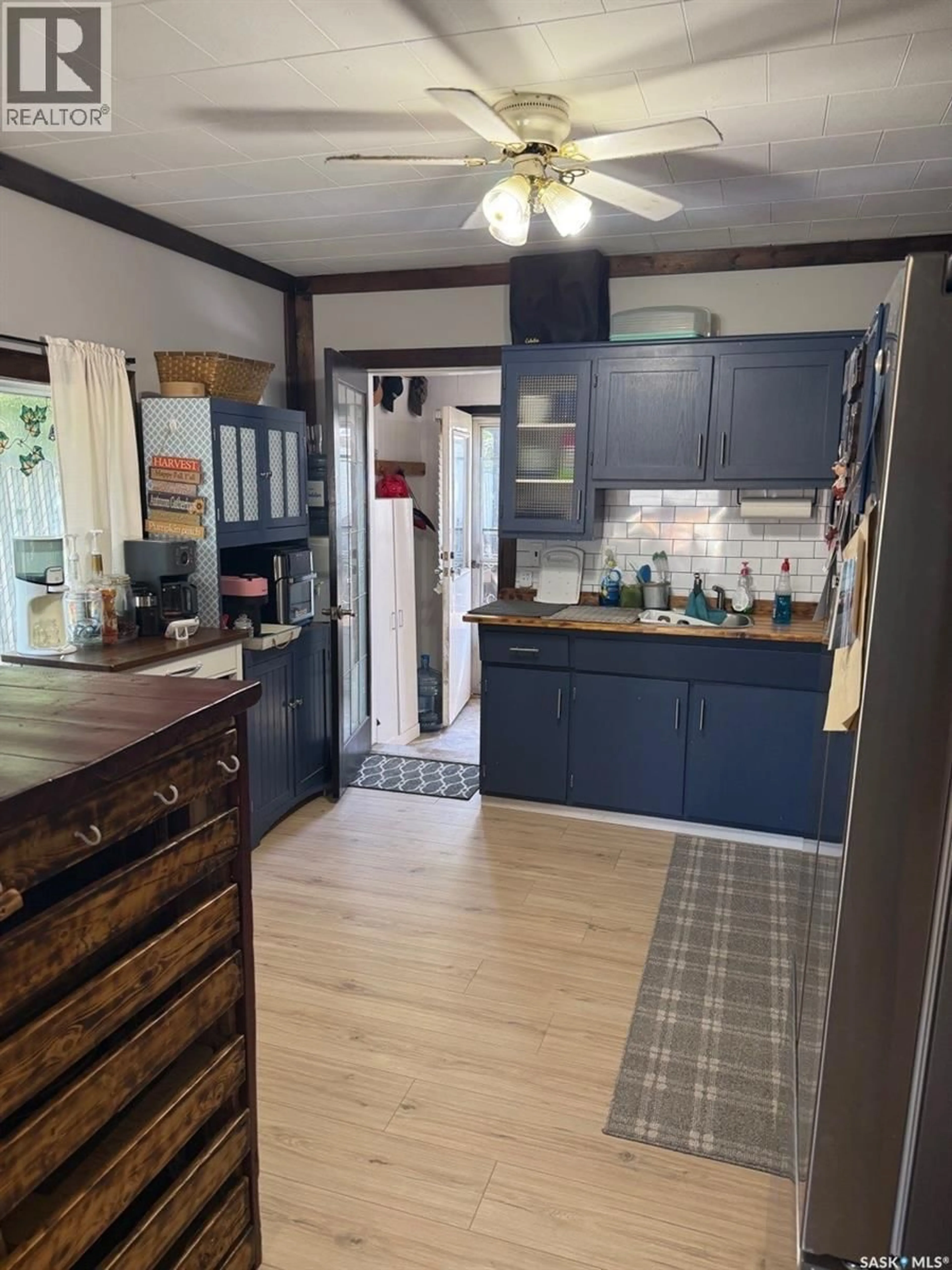 Open concept kitchen, unknown for 931 111TH STREET, North Battleford Saskatchewan S9A2K2