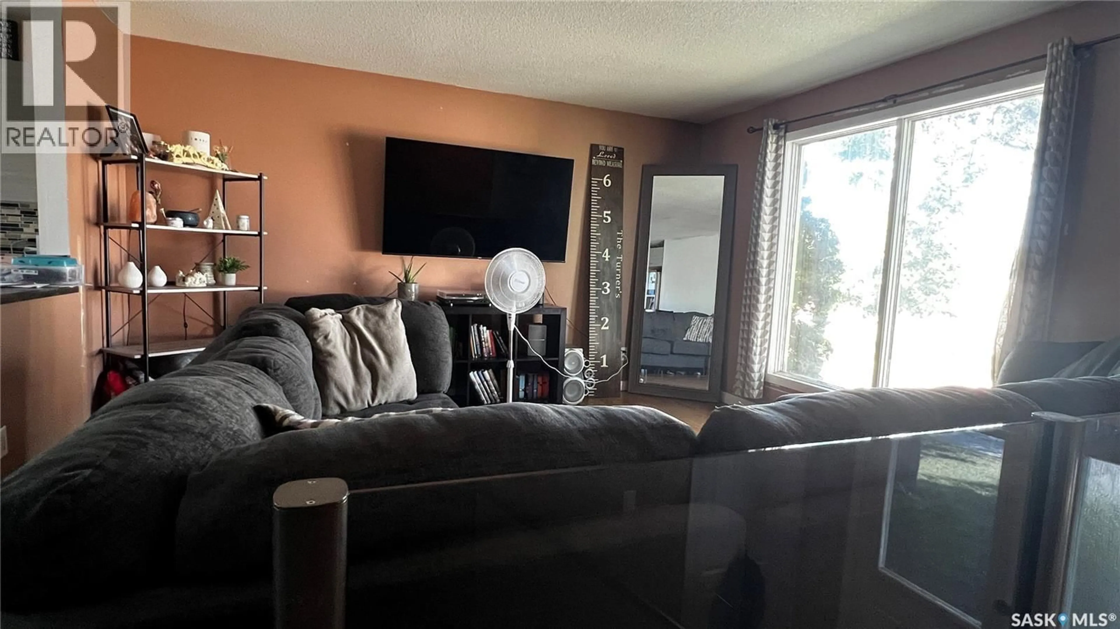 Living room with furniture, unknown for 435 BOWMAN CRESCENT, Saskatoon Saskatchewan S7L6P7