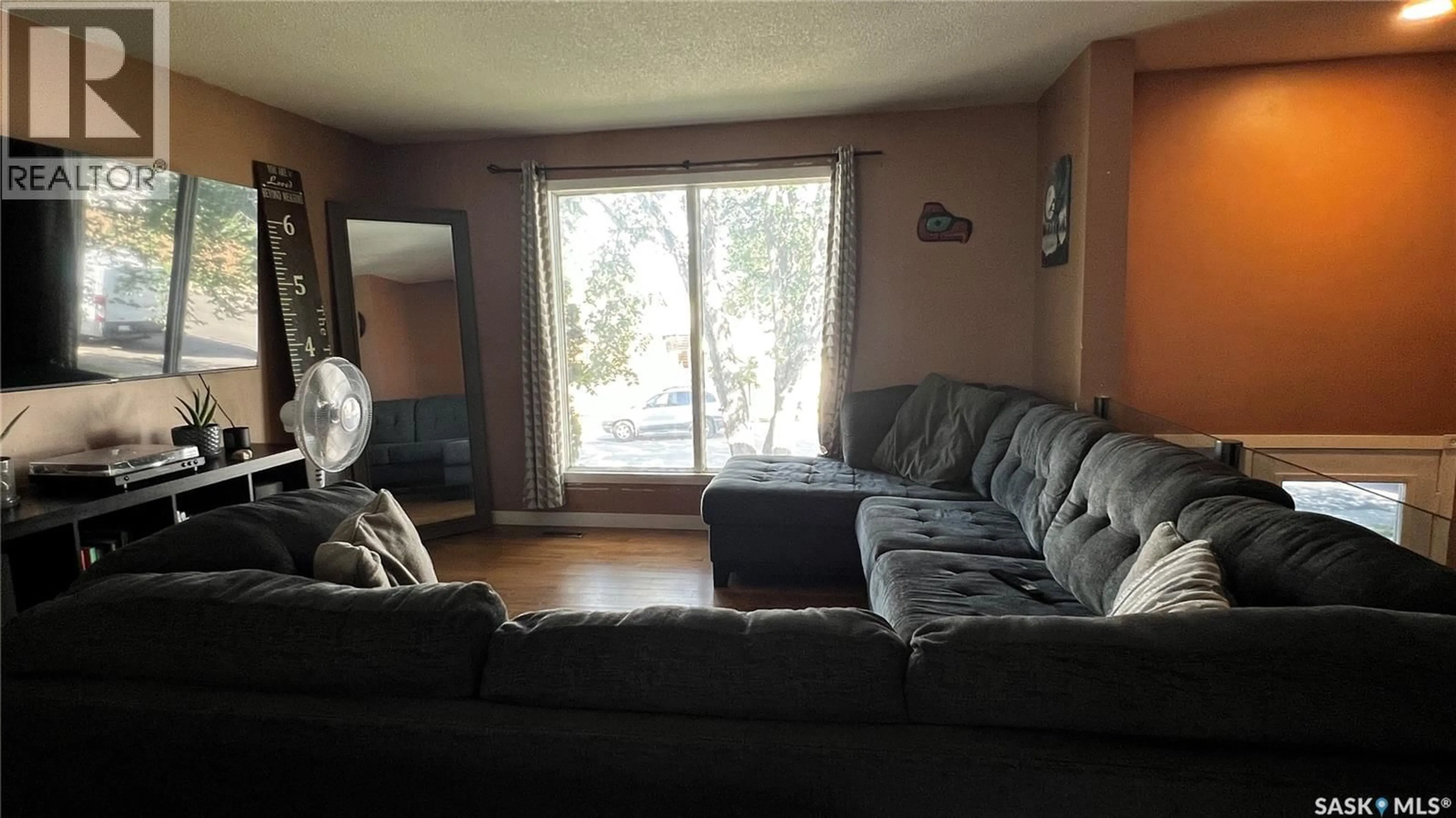 Living room with furniture, unknown for 435 BOWMAN CRESCENT, Saskatoon Saskatchewan S7L6P7