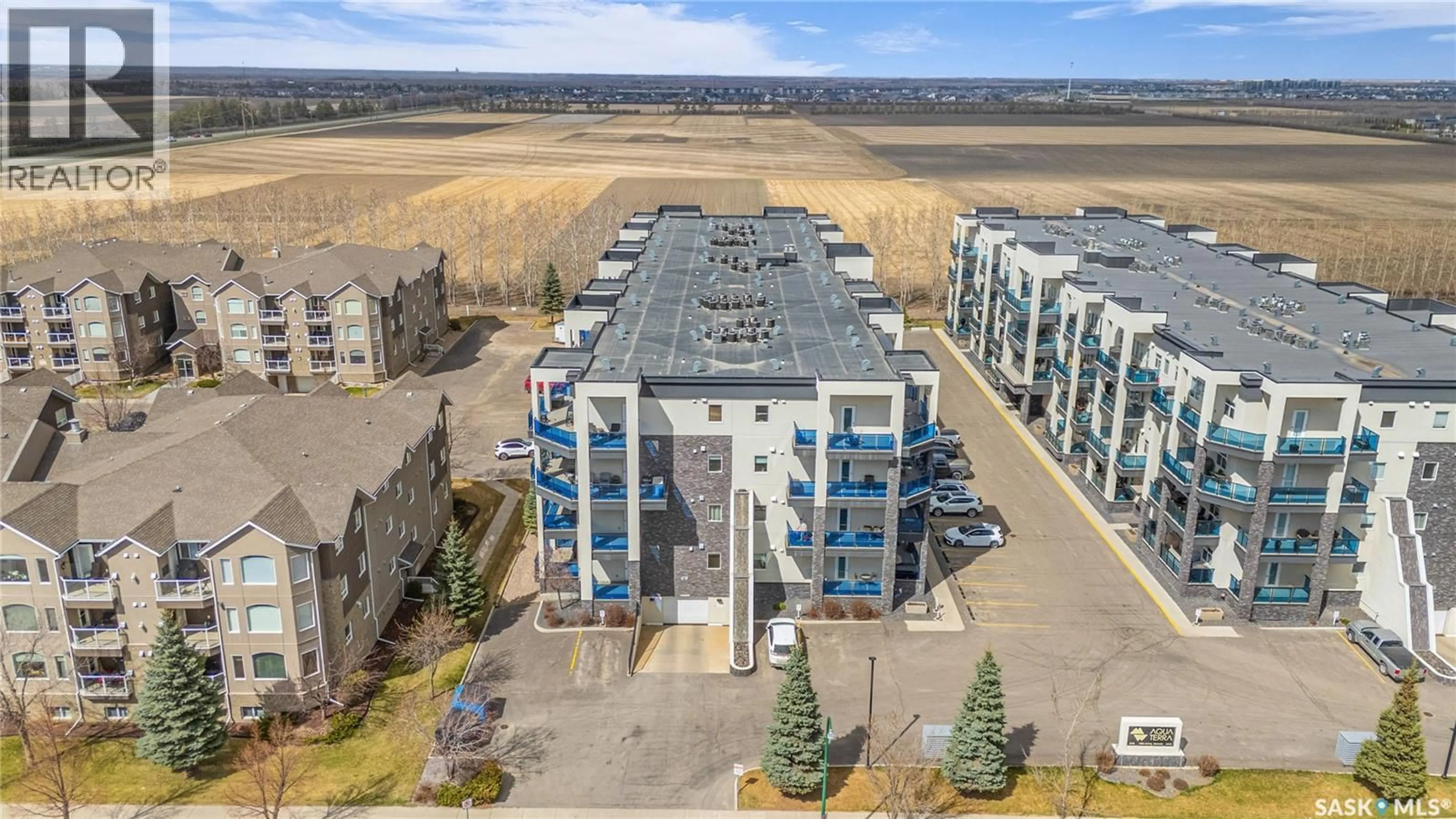 A pic from outside/outdoor area/front of a property/back of a property/a pic from drone, building for 111 419 NELSON ROAD, Saskatoon Saskatchewan S7S1P2