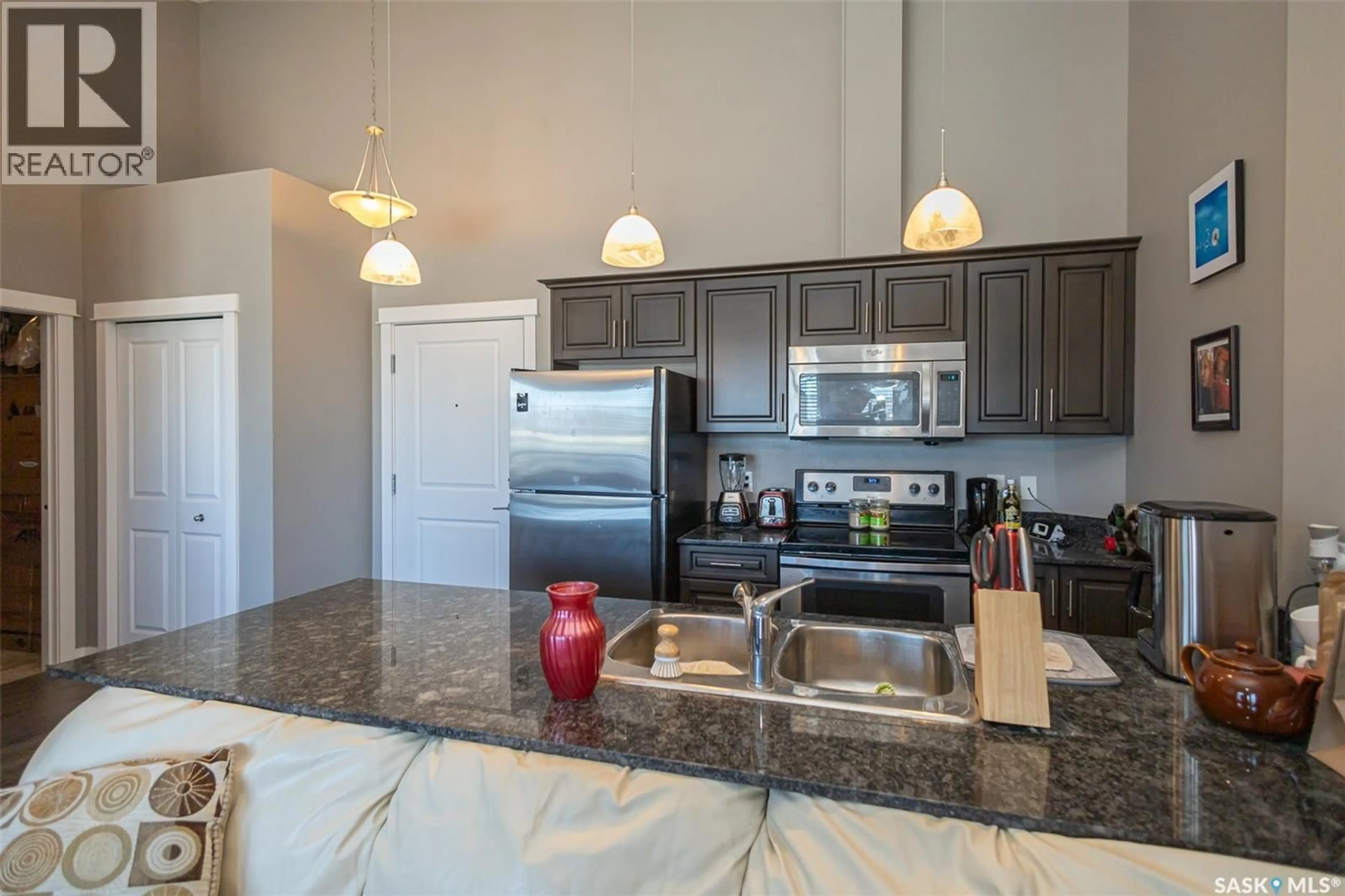 Open concept kitchen, ceramic/tile floor for 714 - 408 HART ROAD, Saskatoon Saskatchewan S7M1L2