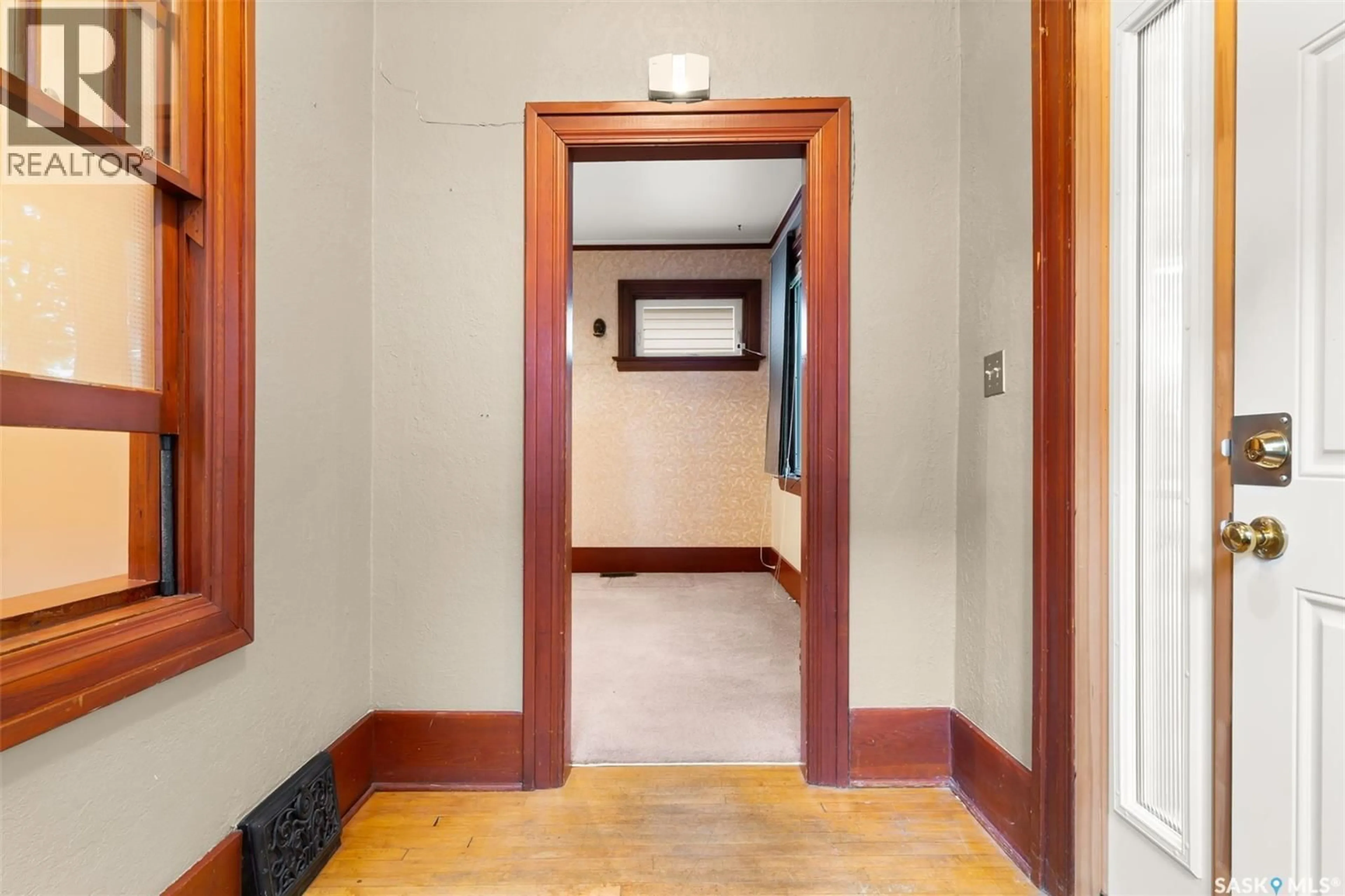 Indoor entryway for 1927 MONTREAL STREET, Regina Saskatchewan S4P1L4