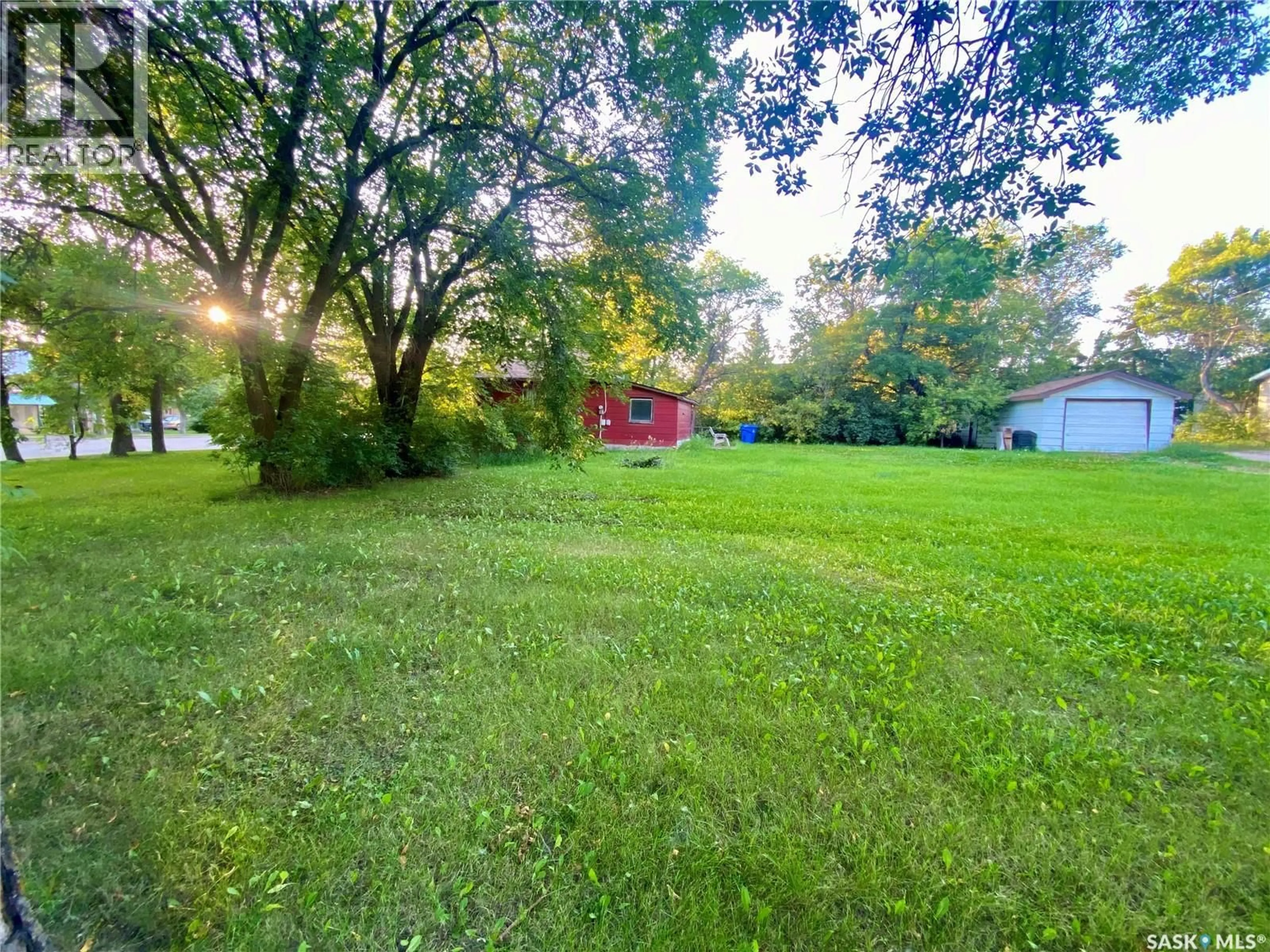A pic from outside/outdoor area/front of a property/back of a property/a pic from drone, unknown for 231 5TH STREET, Alameda Saskatchewan S0C0A0