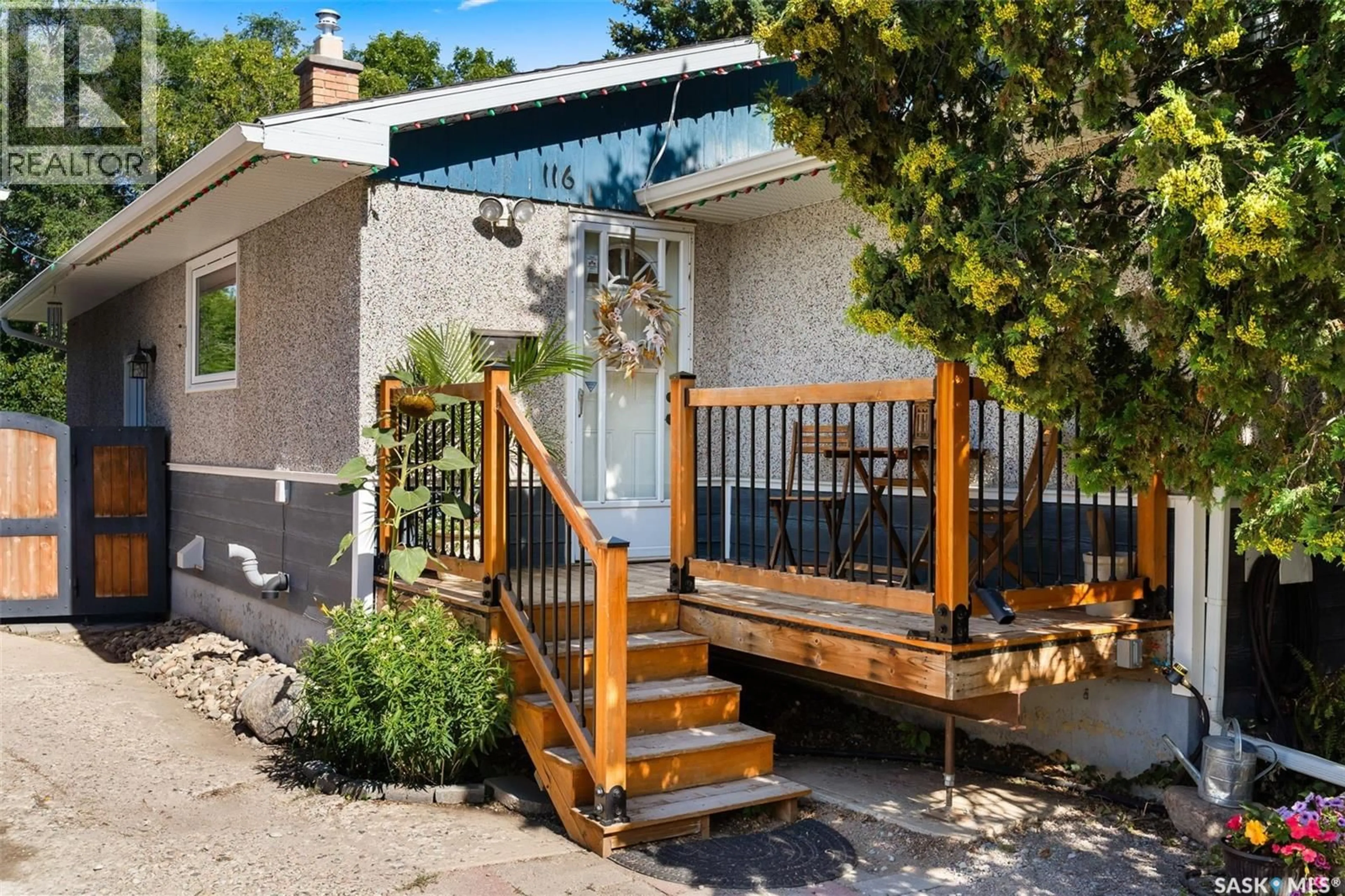 Patio, street for 116 SHANNON ROAD, Regina Saskatchewan S4S5B1