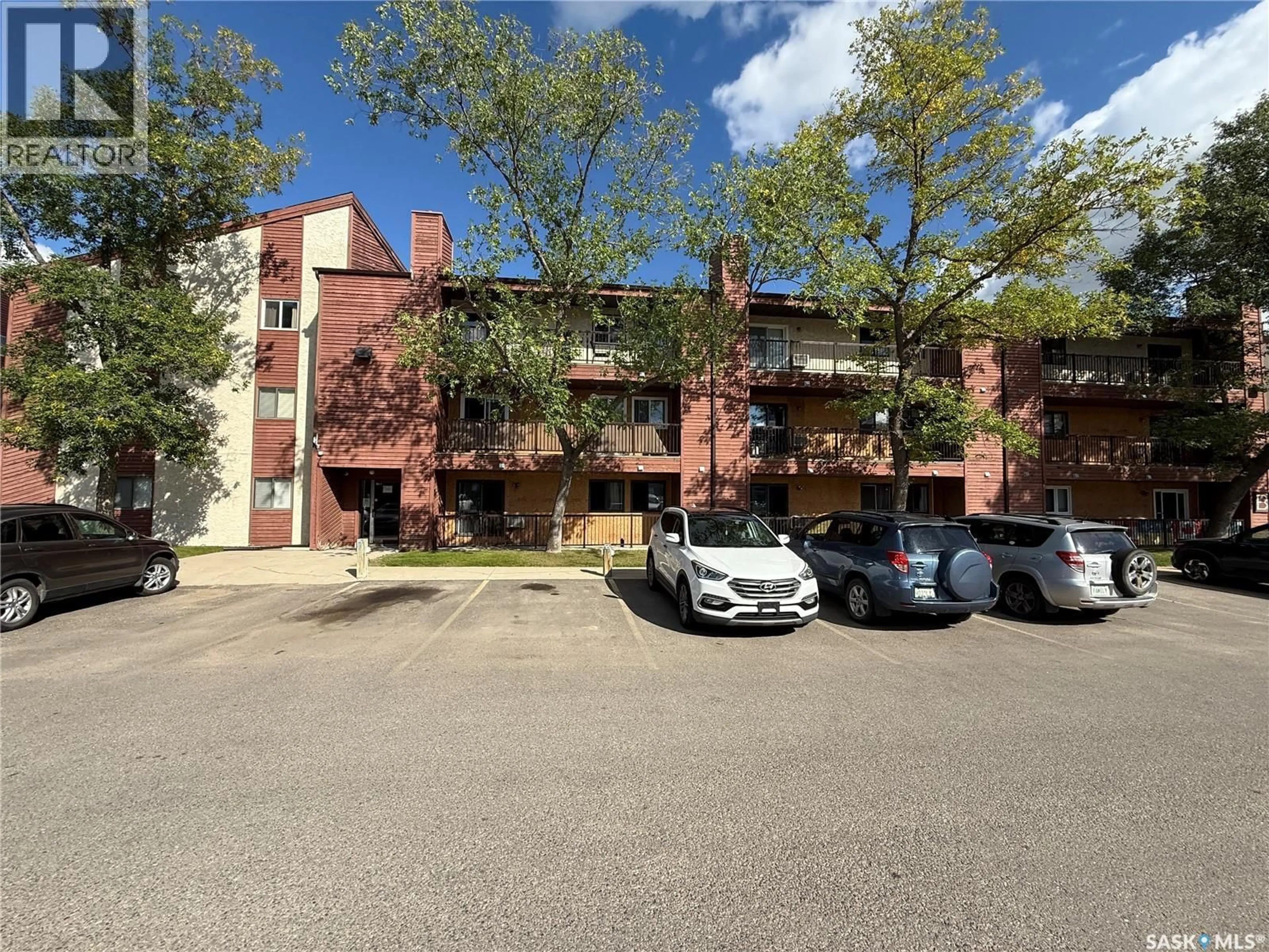 A pic from outside/outdoor area/front of a property/back of a property/a pic from drone, street for 105B - 4040 8TH STREET, Saskatoon Saskatchewan S7H5L4