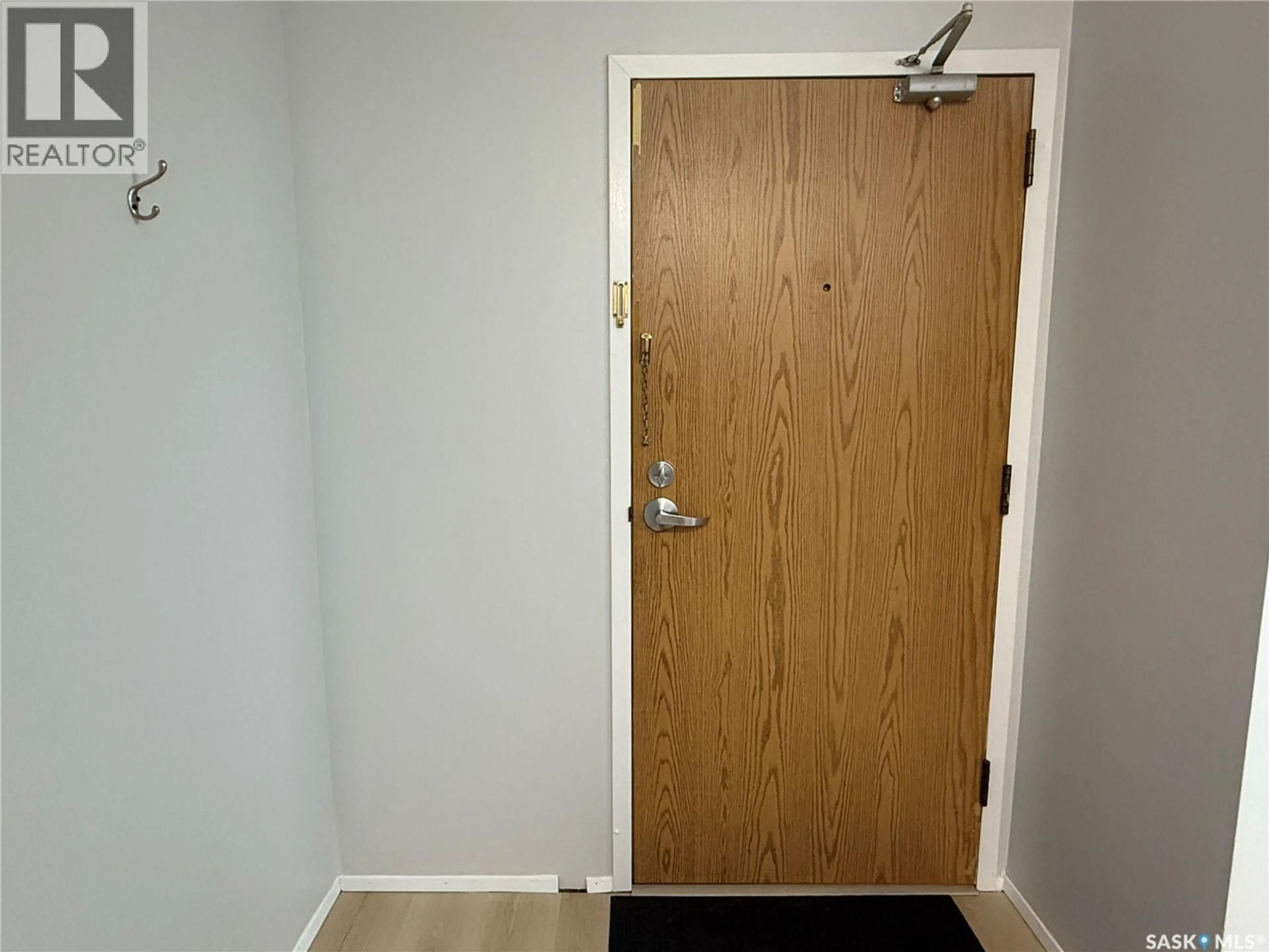 Indoor entryway for 105B - 4040 8TH STREET, Saskatoon Saskatchewan S7H5L4
