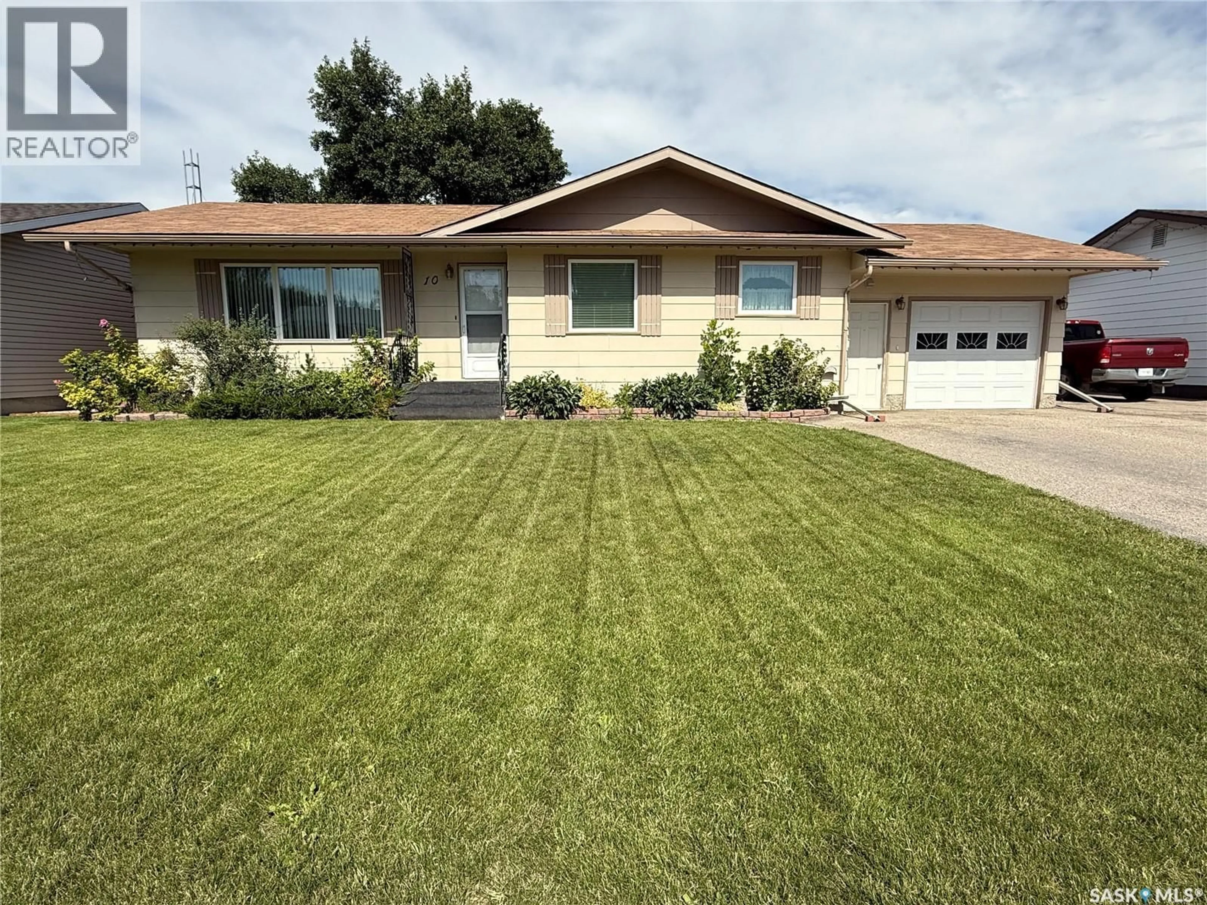 Home with vinyl exterior material, street for 10 JUBILEE DRIVE, Humboldt Saskatchewan S0K2A0