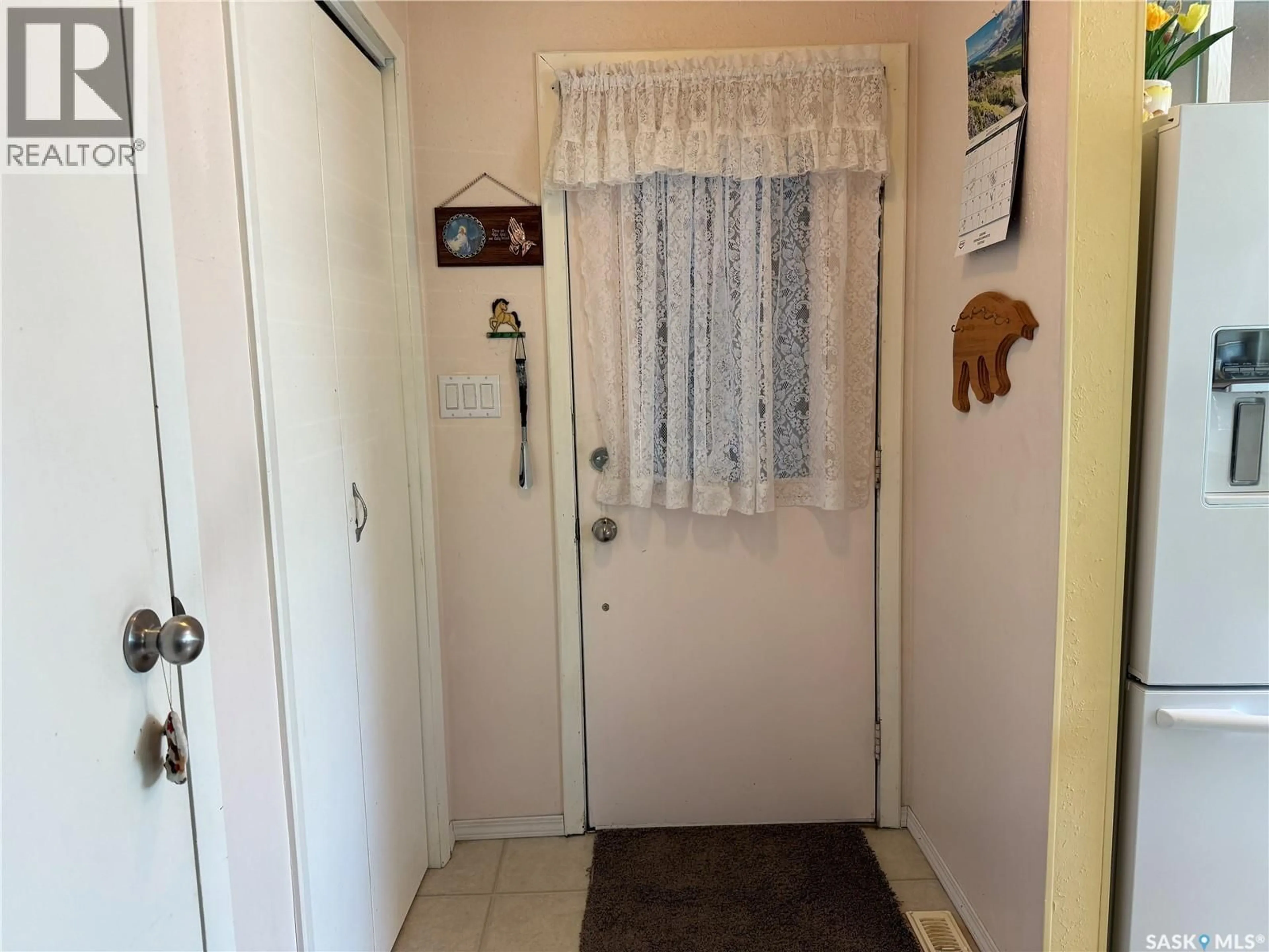 Indoor entryway for 10 JUBILEE DRIVE, Humboldt Saskatchewan S0K2A0