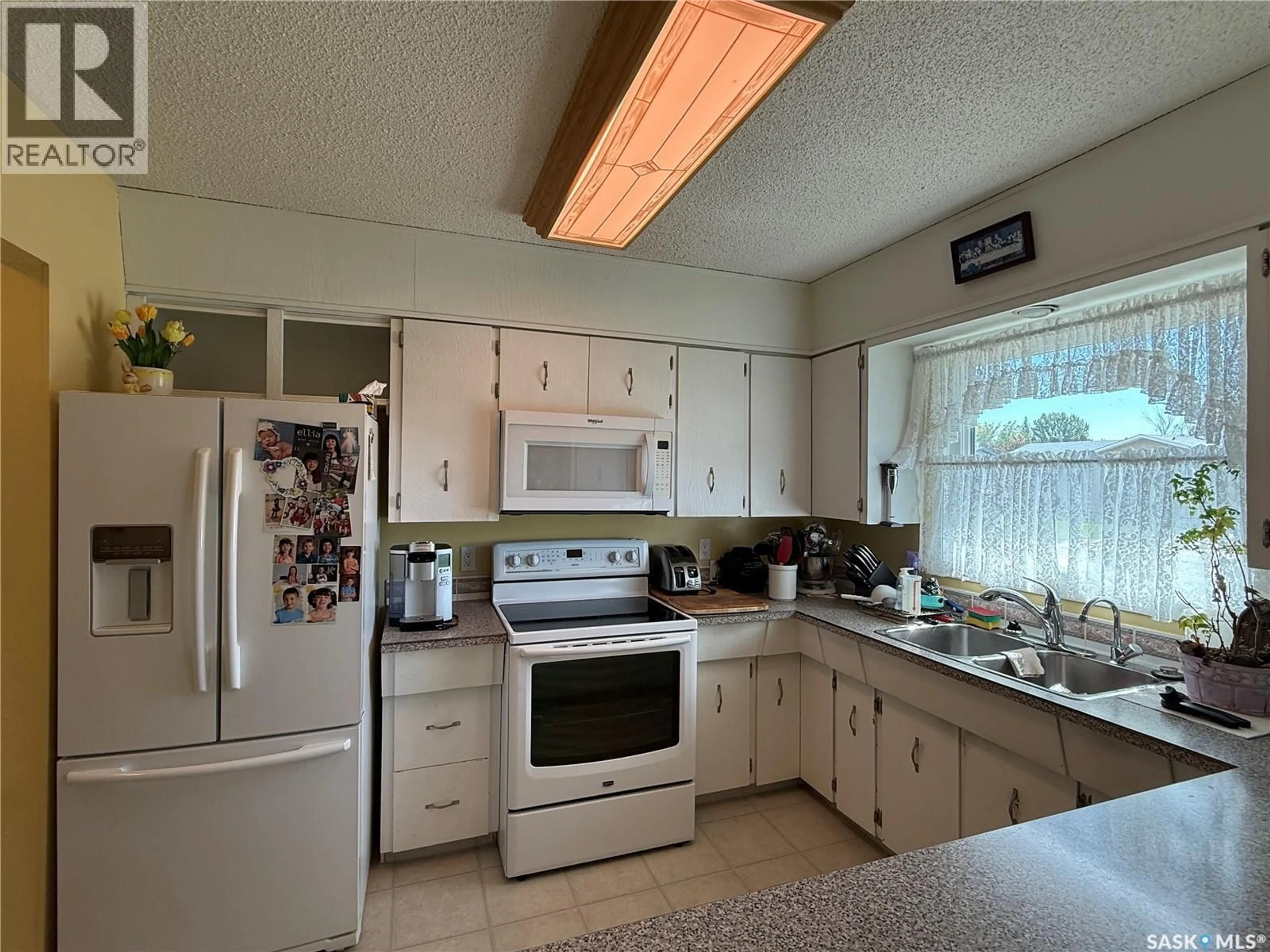Standard kitchen, unknown for 10 JUBILEE DRIVE, Humboldt Saskatchewan S0K2A0