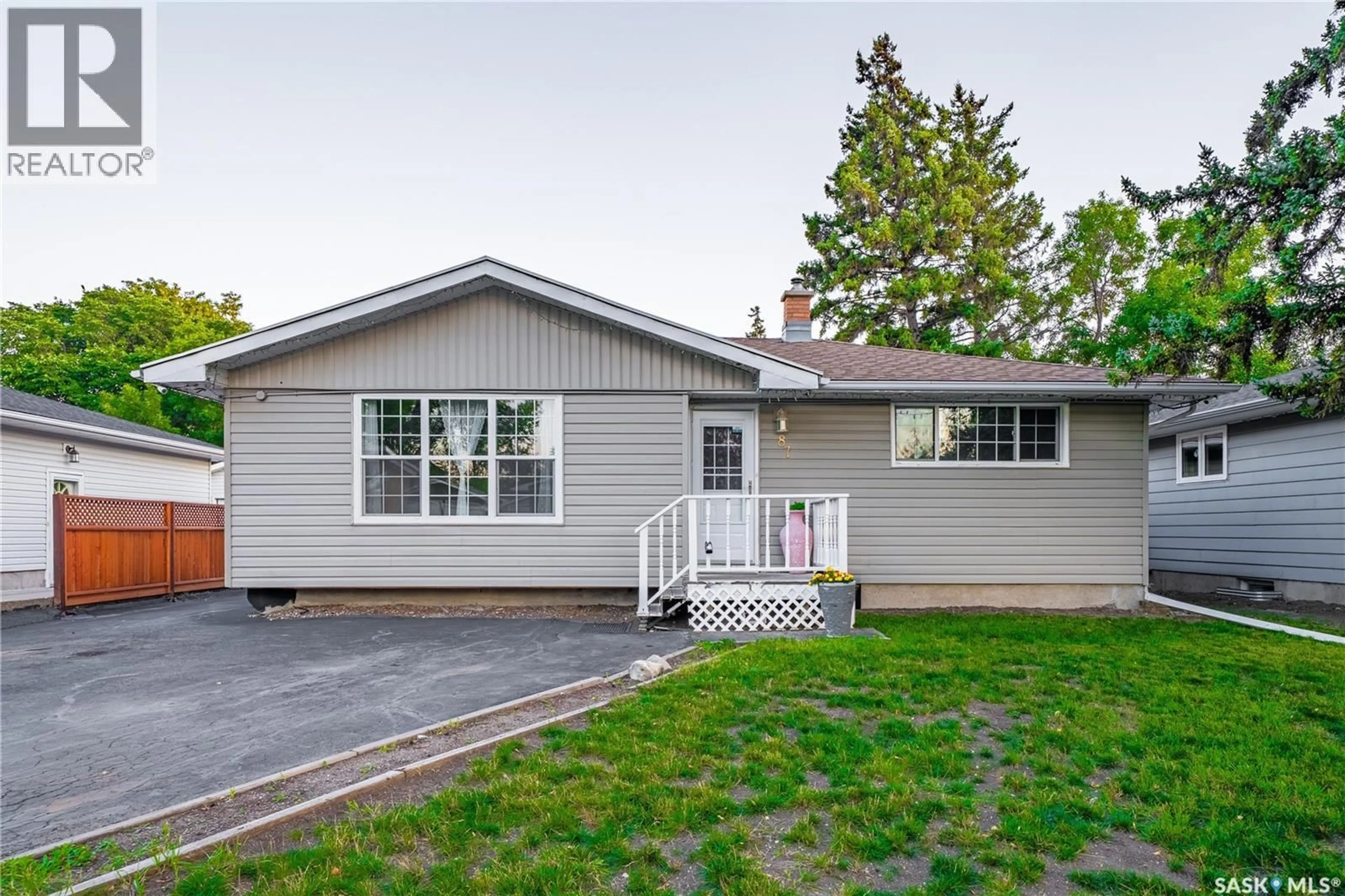 Home with vinyl exterior material, street for 87 MERLIN CRESCENT, Regina Saskatchewan S4R3E3