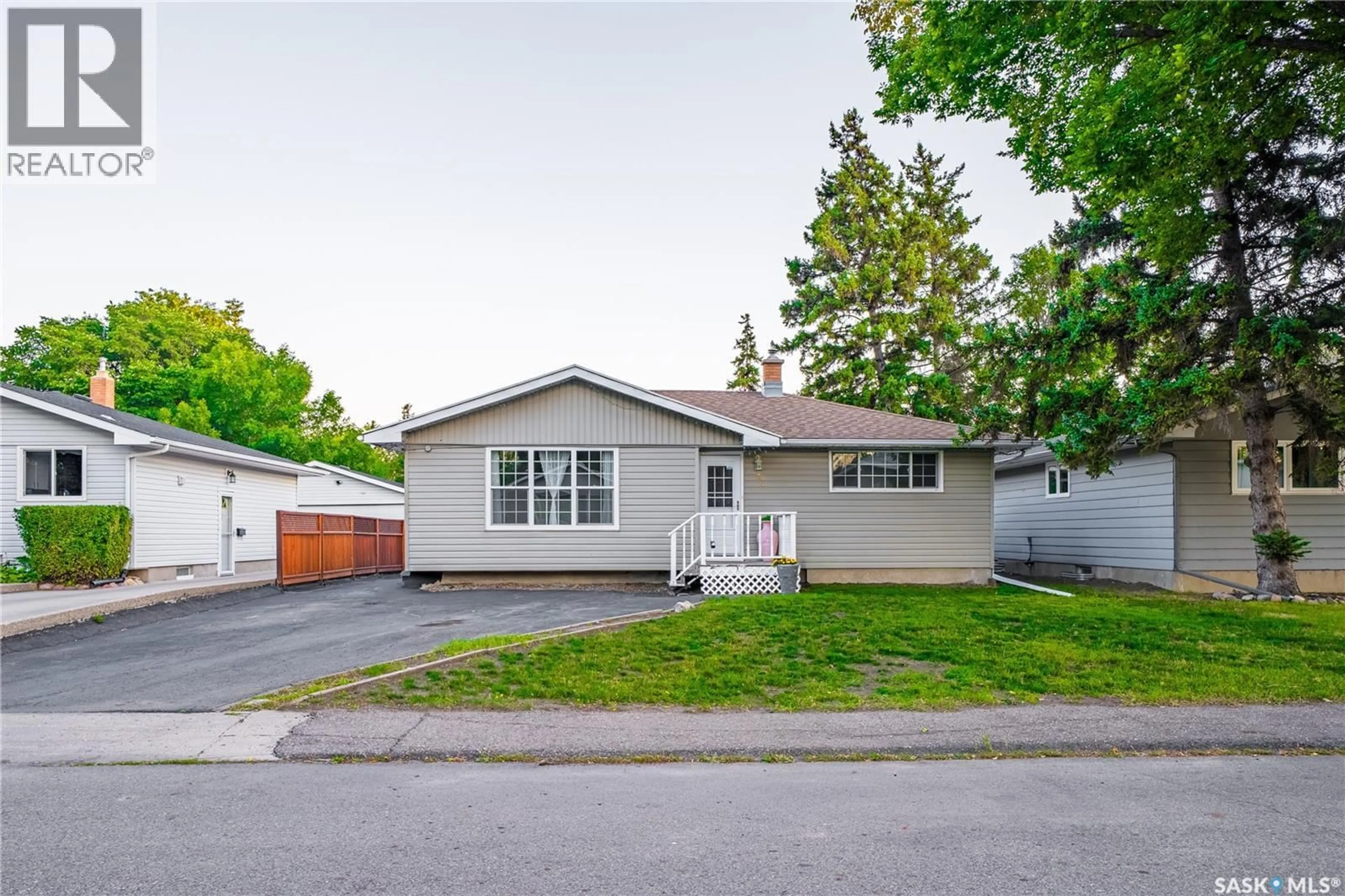 Home with vinyl exterior material, street for 87 MERLIN CRESCENT, Regina Saskatchewan S4R3E3