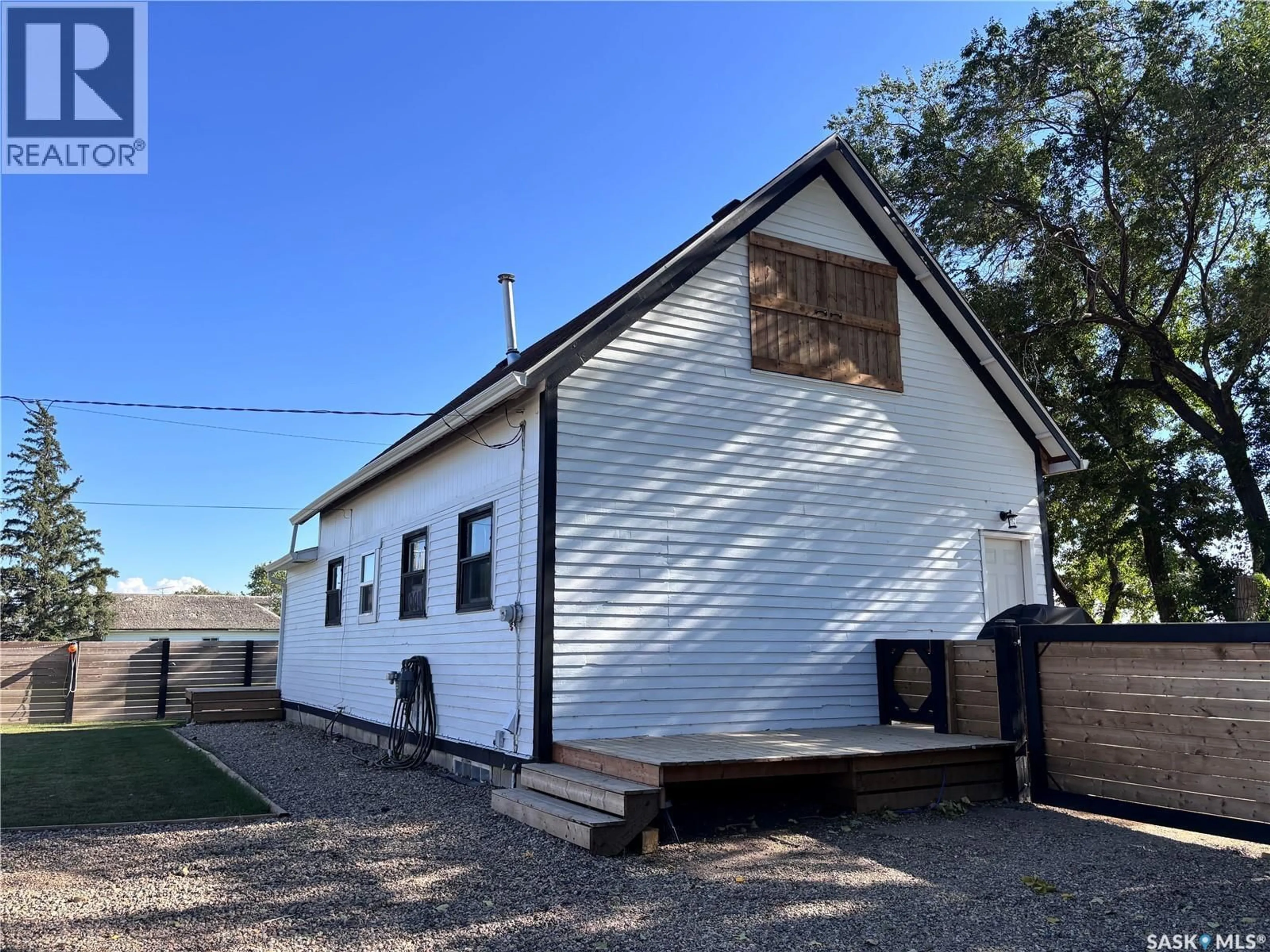 Home with vinyl exterior material, building for 780 RAILWAY AVENUE, Elbow Saskatchewan S0H1J0