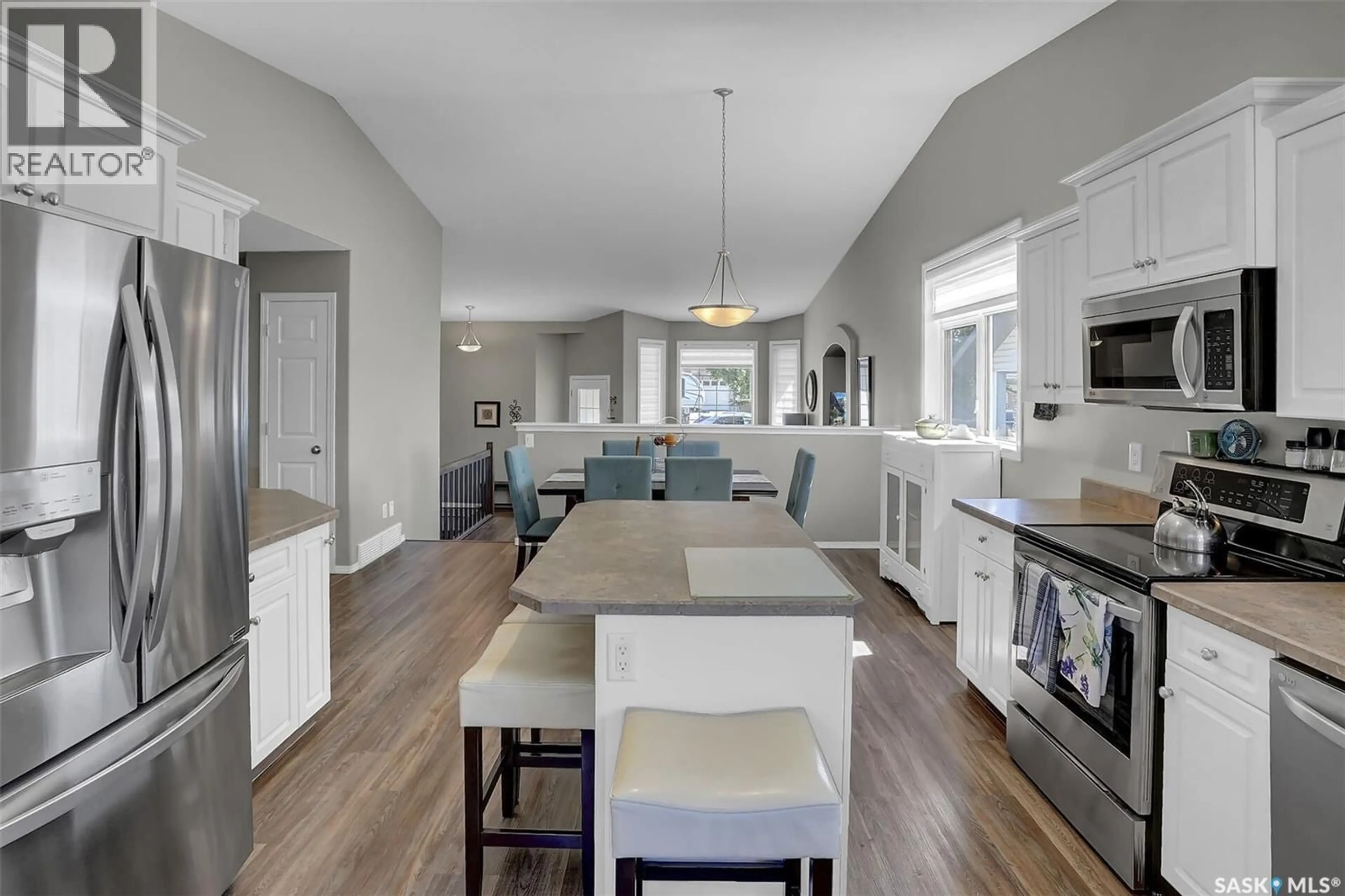 Open concept kitchen, unknown for 5347 BOSWELL CRESCENT, Regina Saskatchewan S4X4P4