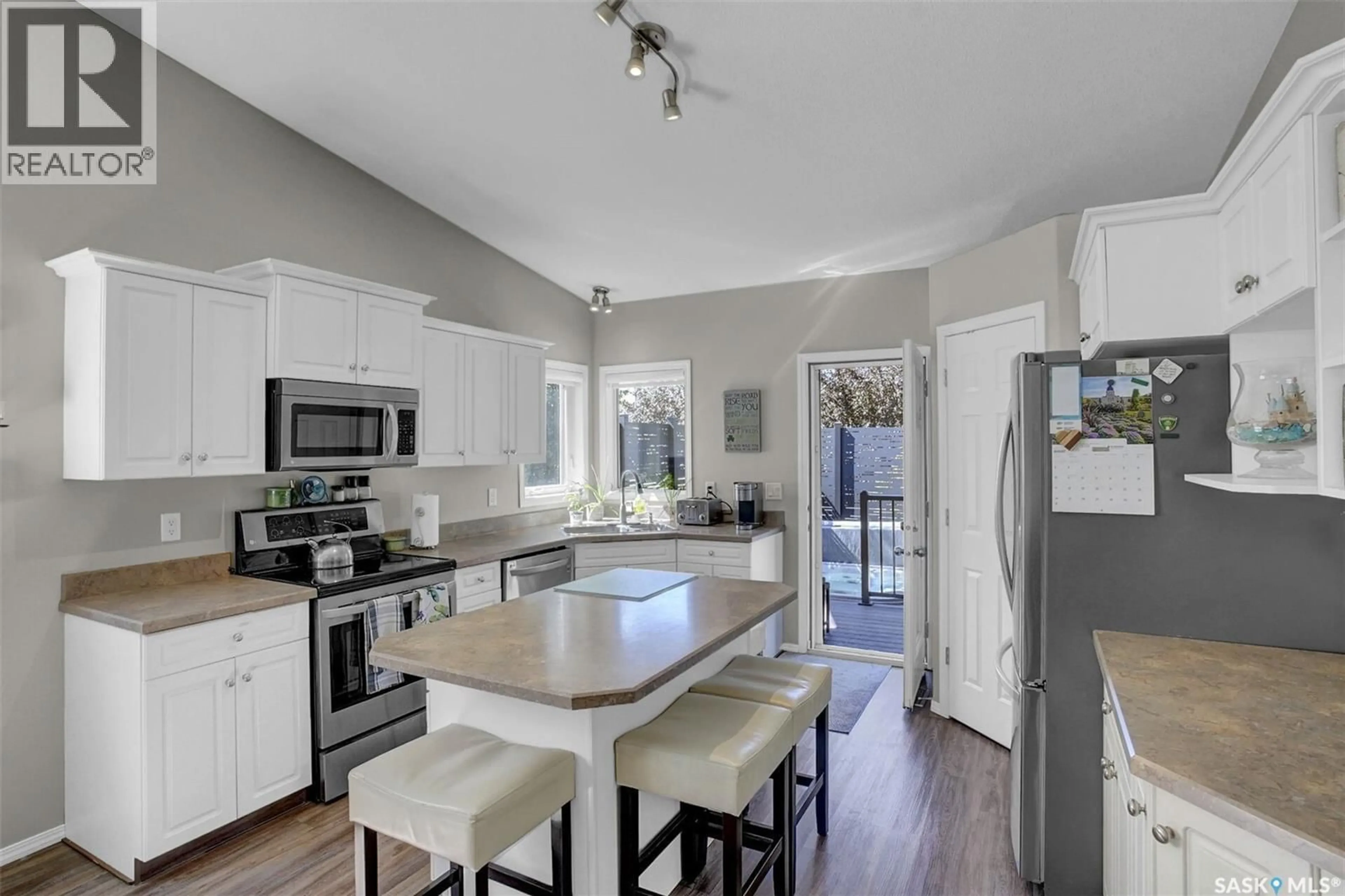 Open concept kitchen, unknown for 5347 BOSWELL CRESCENT, Regina Saskatchewan S4X4P4