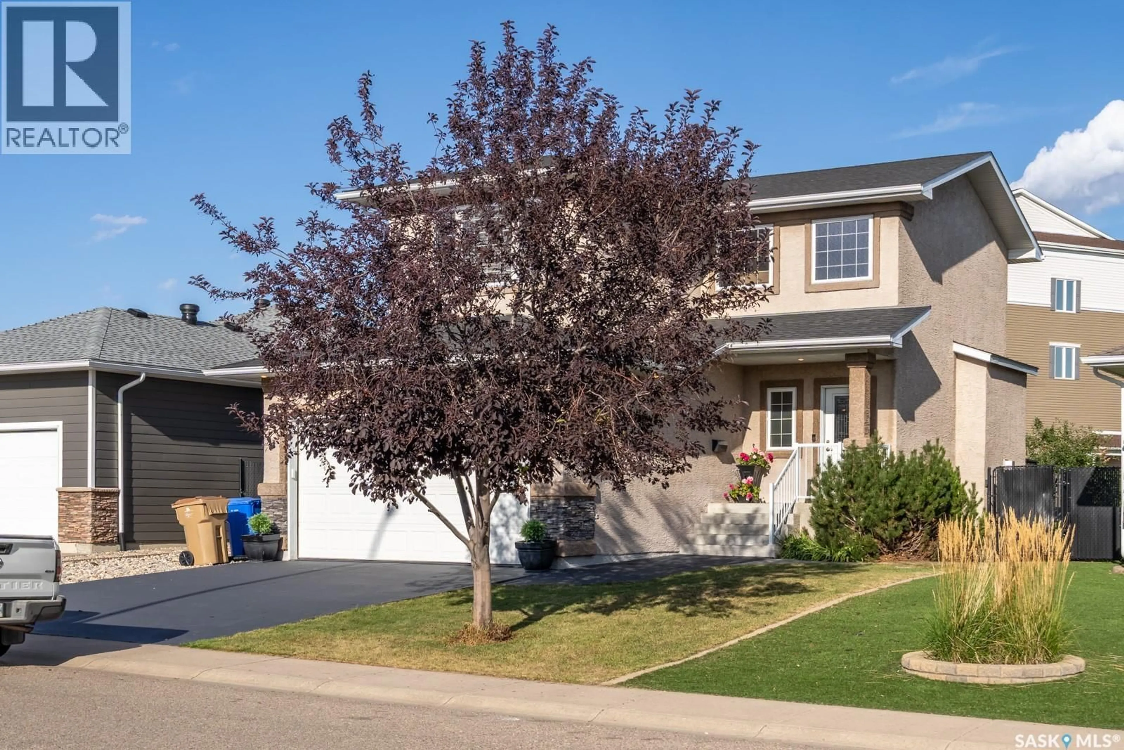 Home with vinyl exterior material, street for 4738 MAZINKE CRESCENT, Regina Saskatchewan S4X4V1