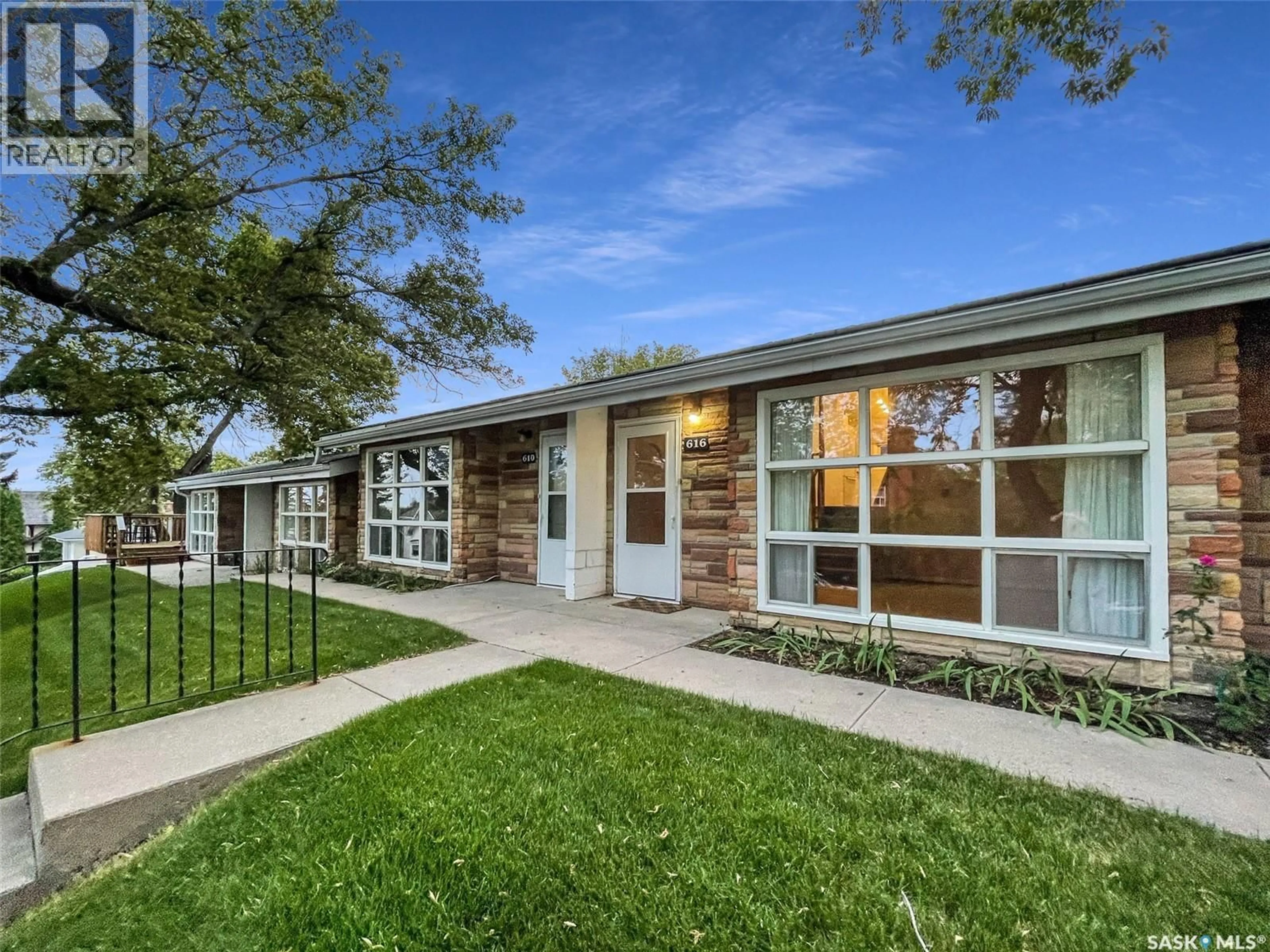 Home with vinyl exterior material, street for 616 1ST AVENUE, Swift Current Saskatchewan S9H2B9