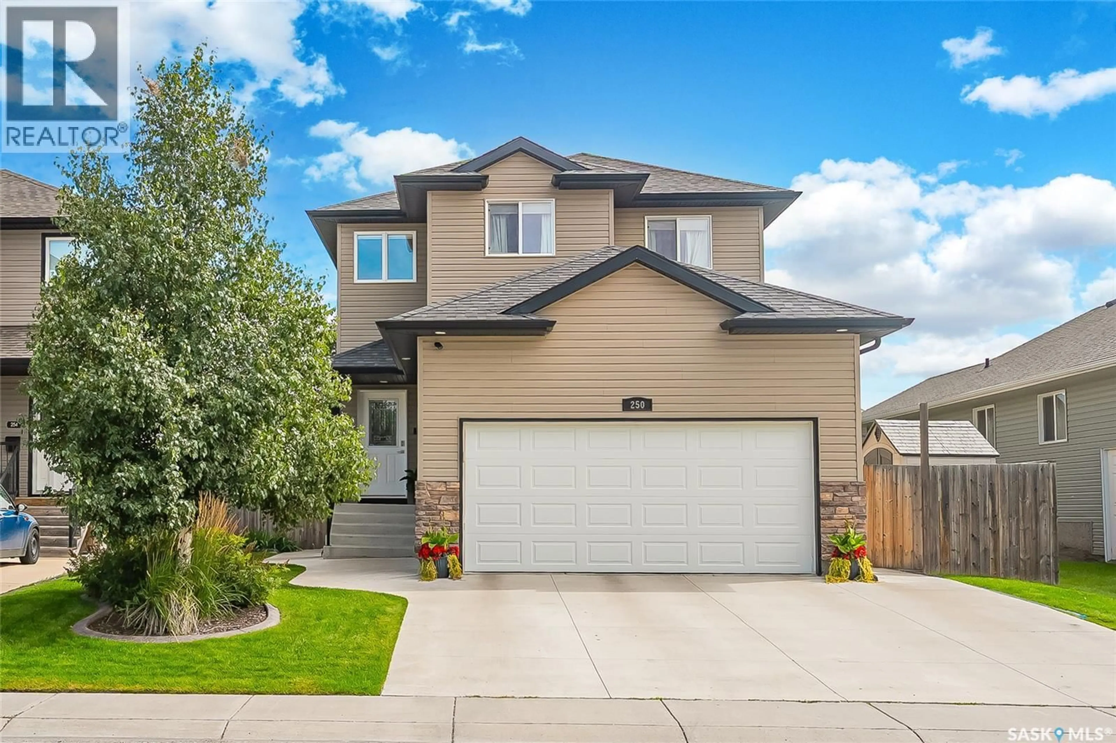 Home with vinyl exterior material, street for 250 MCCALLUM WAY, Saskatoon Saskatchewan S7R0H7