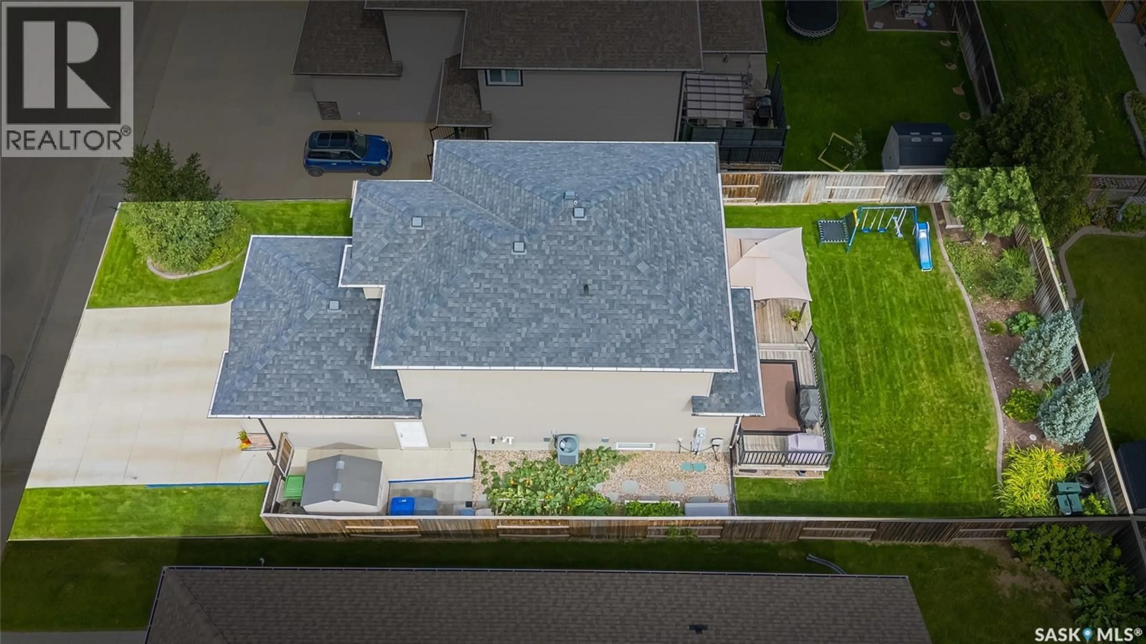 A pic from outside/outdoor area/front of a property/back of a property/a pic from drone, unknown for 250 MCCALLUM WAY, Saskatoon Saskatchewan S7R0H7
