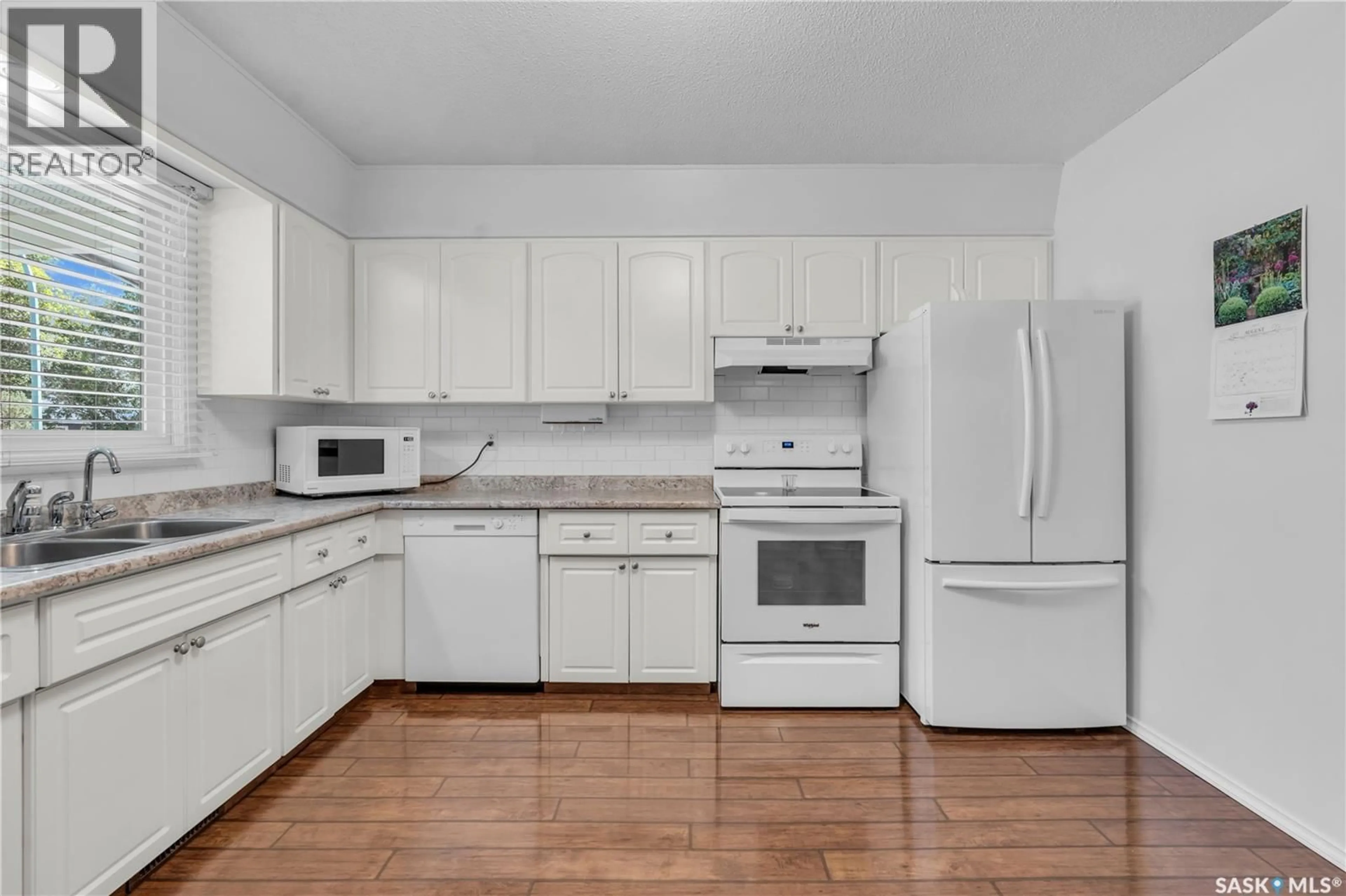 Standard kitchen, unknown for 31 HAMMOND ROAD, Regina Saskatchewan S4R3C7