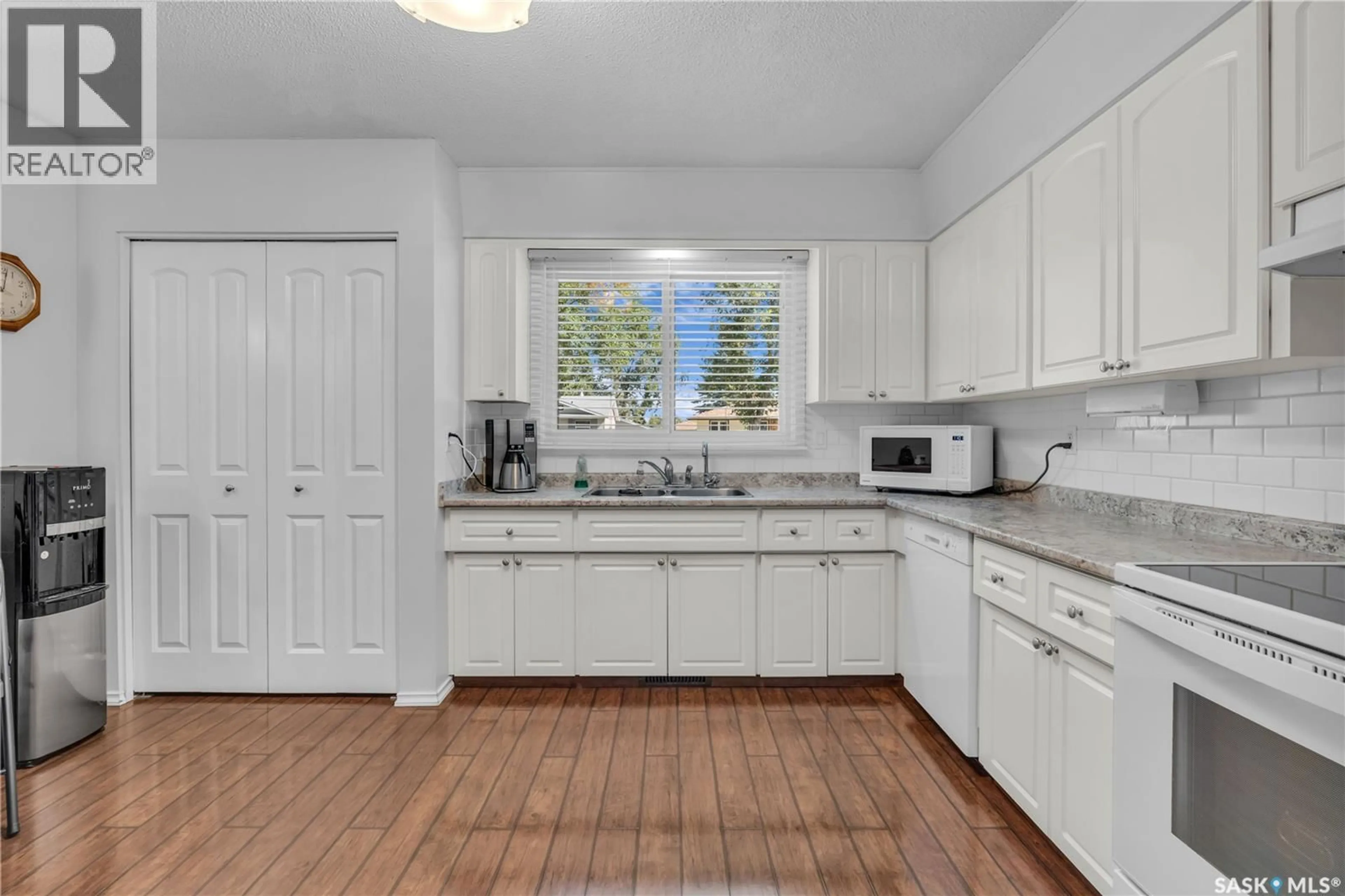 Standard kitchen, unknown for 31 HAMMOND ROAD, Regina Saskatchewan S4R3C7