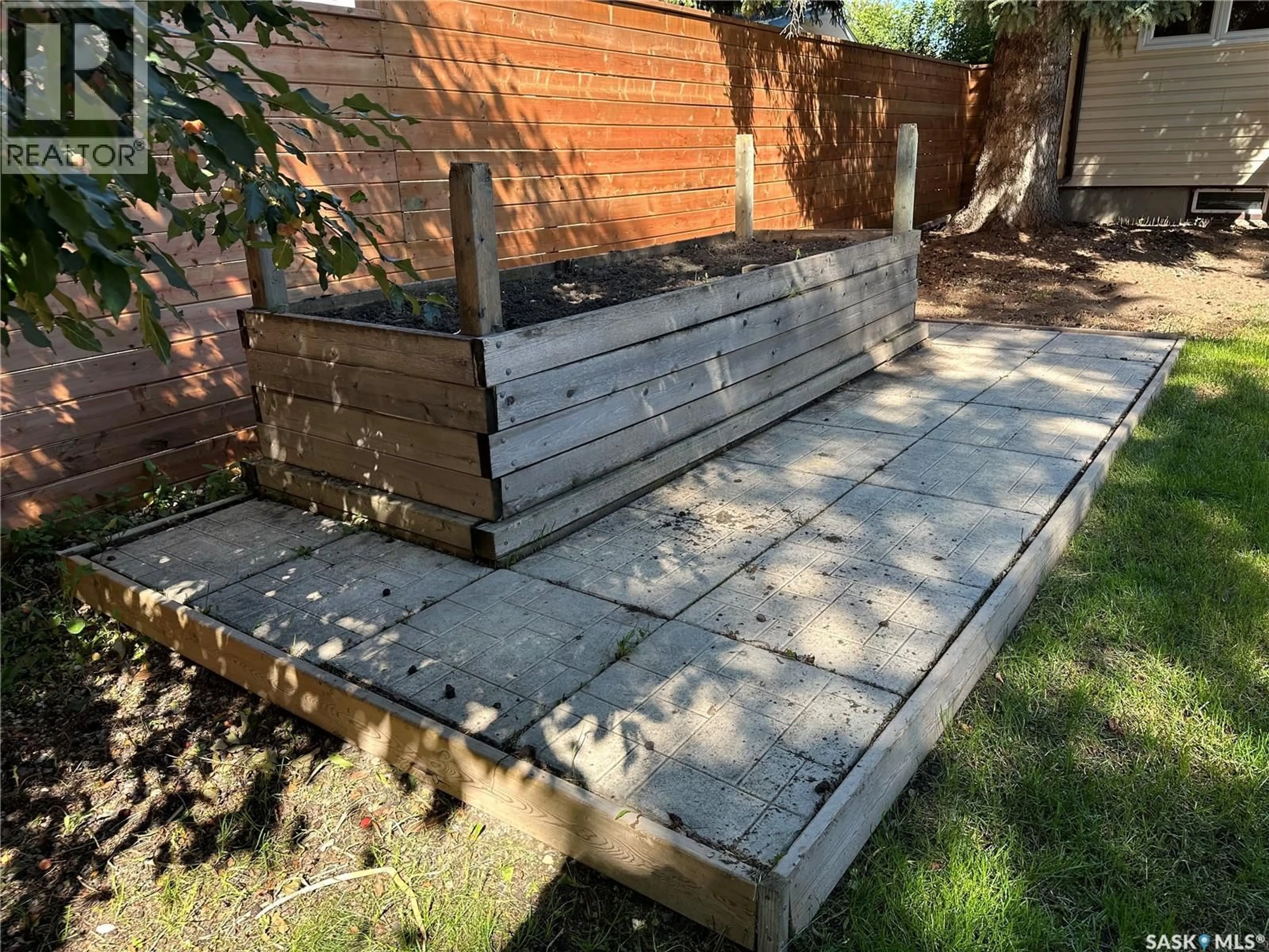 Patio, street for 1806 EASTHILL, Saskatoon Saskatchewan S7J3C1