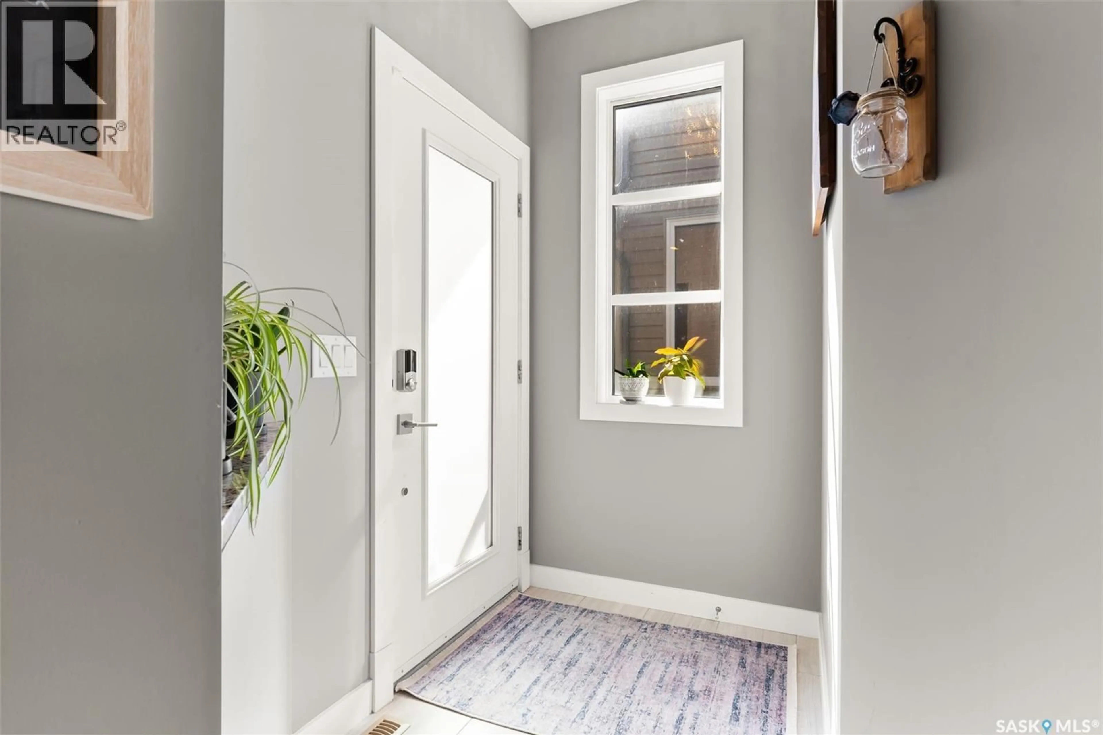 Indoor entryway for 5121 AERIAL CRESCENT, Regina Saskatchewan S4W0C8