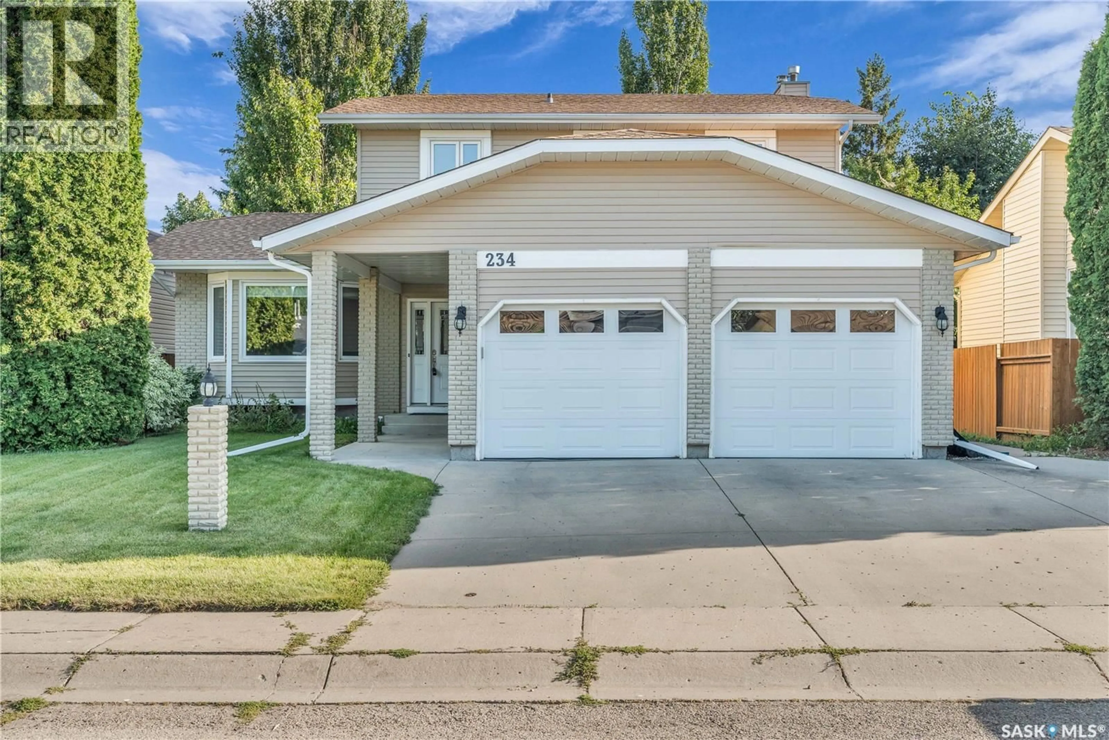 Home with vinyl exterior material, street for 234 WICKENDEN CRESCENT, Saskatoon Saskatchewan S7N0W4