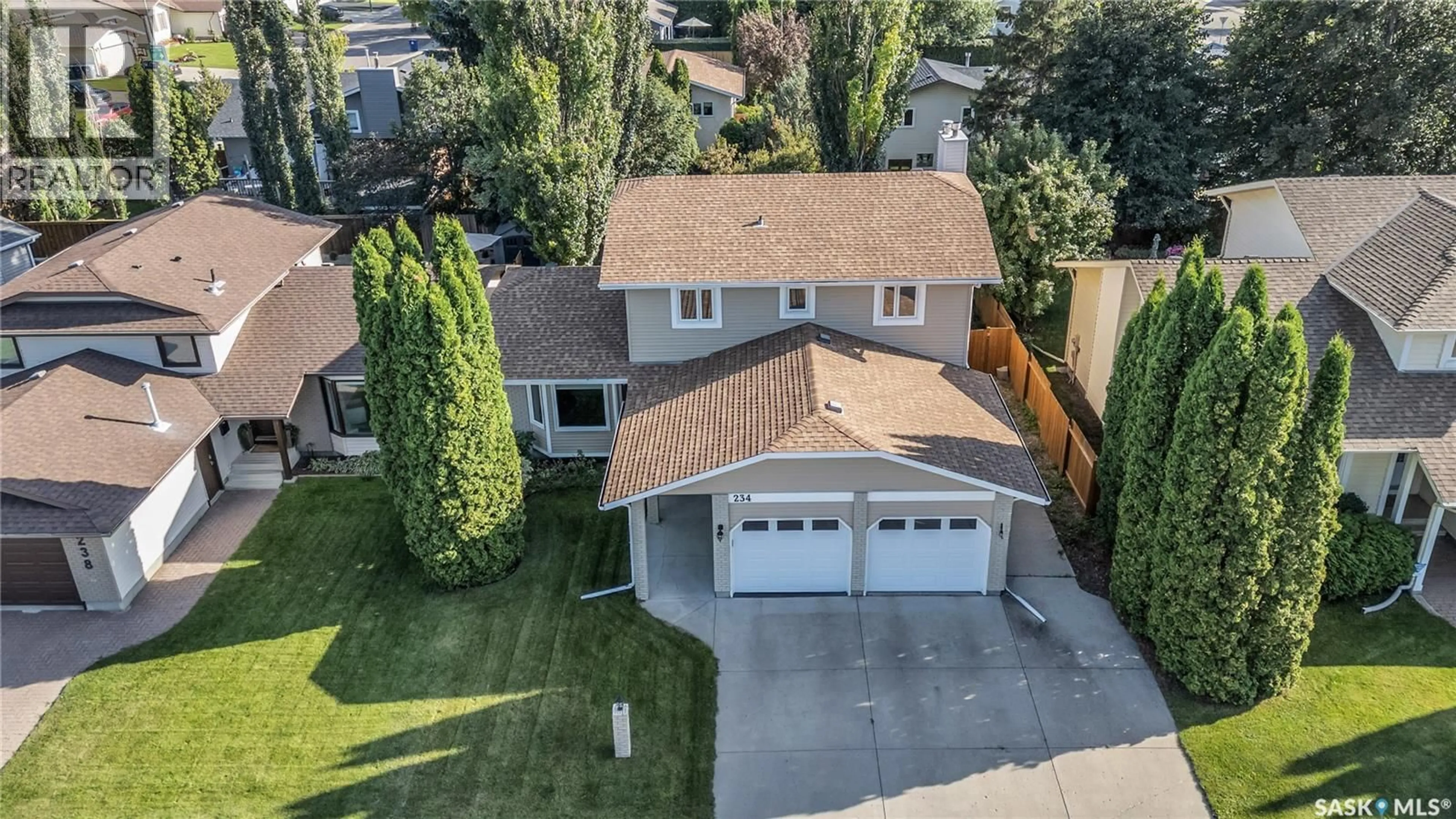 A pic from outside/outdoor area/front of a property/back of a property/a pic from drone, street for 234 WICKENDEN CRESCENT, Saskatoon Saskatchewan S7N0W4