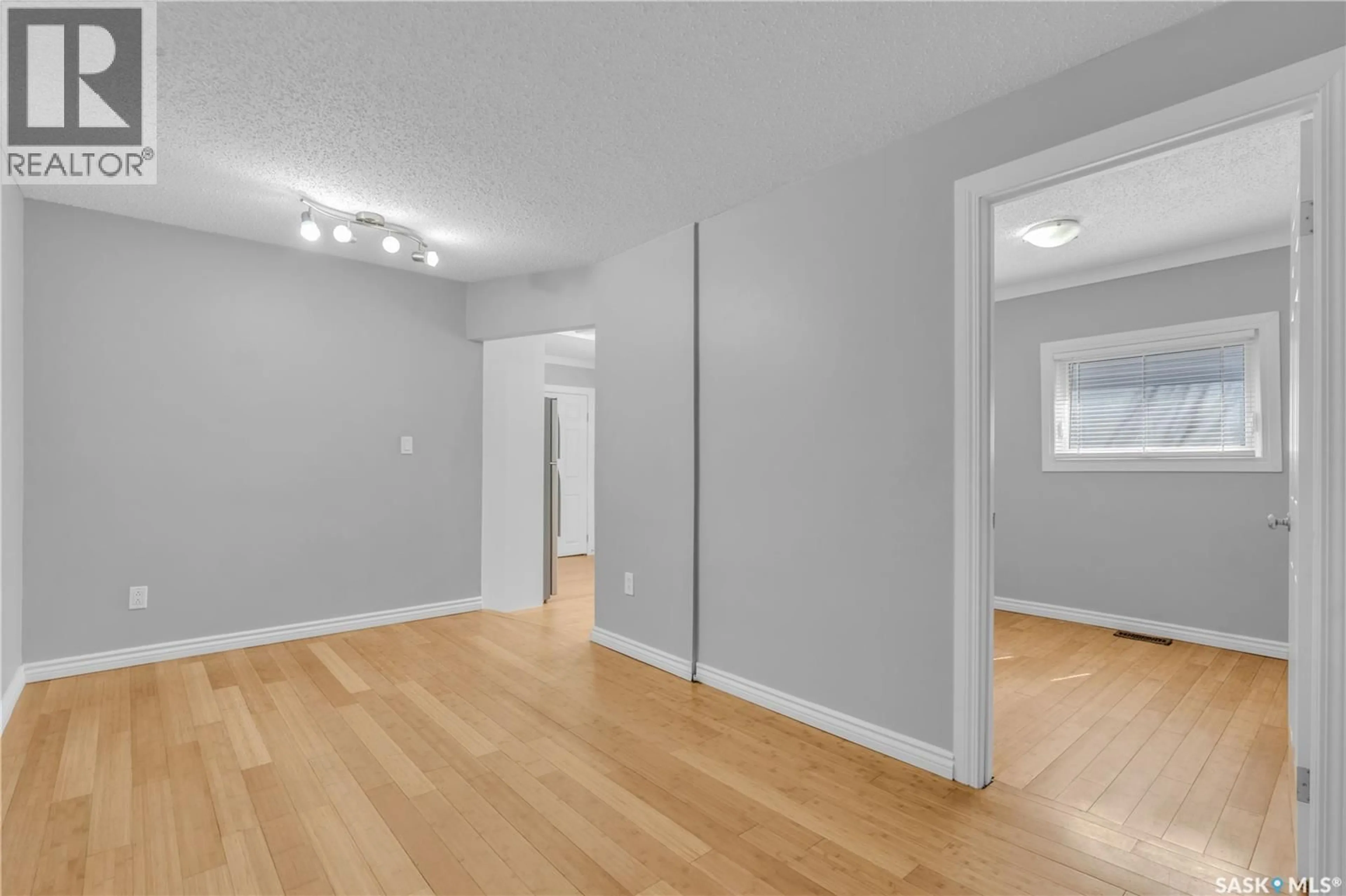 A pic of a room for 512 J AVENUE, Saskatoon Saskatchewan S7L2K5