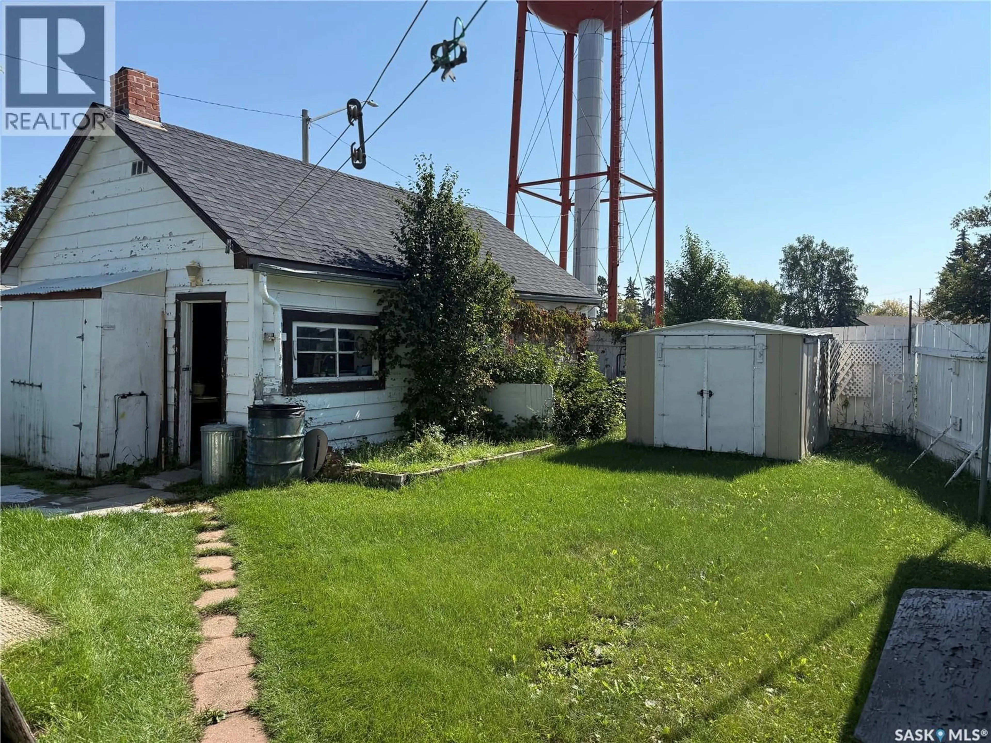 A pic from outside/outdoor area/front of a property/back of a property/a pic from drone, street for 223 5TH STREET, Nipawin Saskatchewan S0E1E0