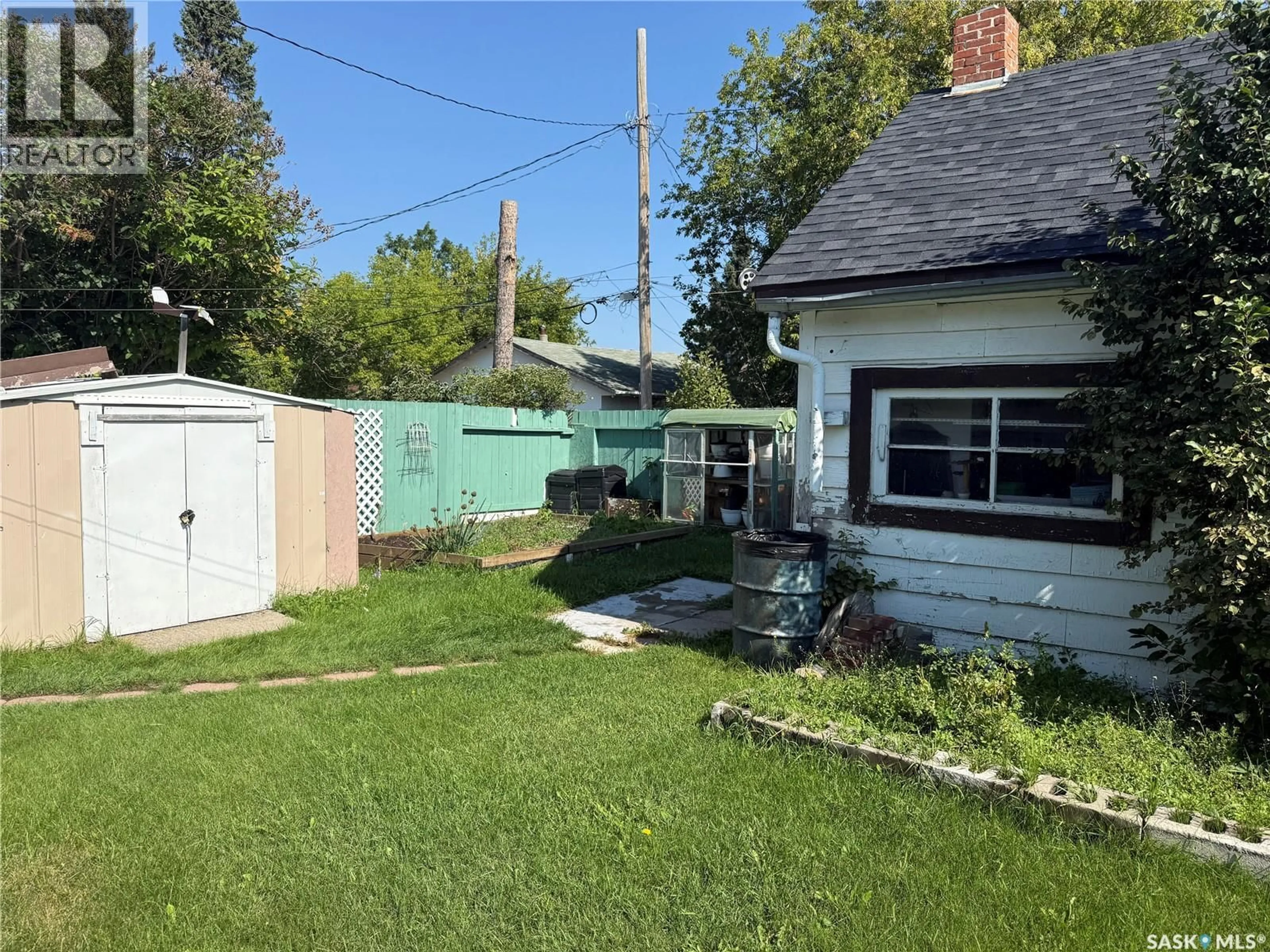 A pic from outside/outdoor area/front of a property/back of a property/a pic from drone, street for 223 5TH STREET, Nipawin Saskatchewan S0E1E0
