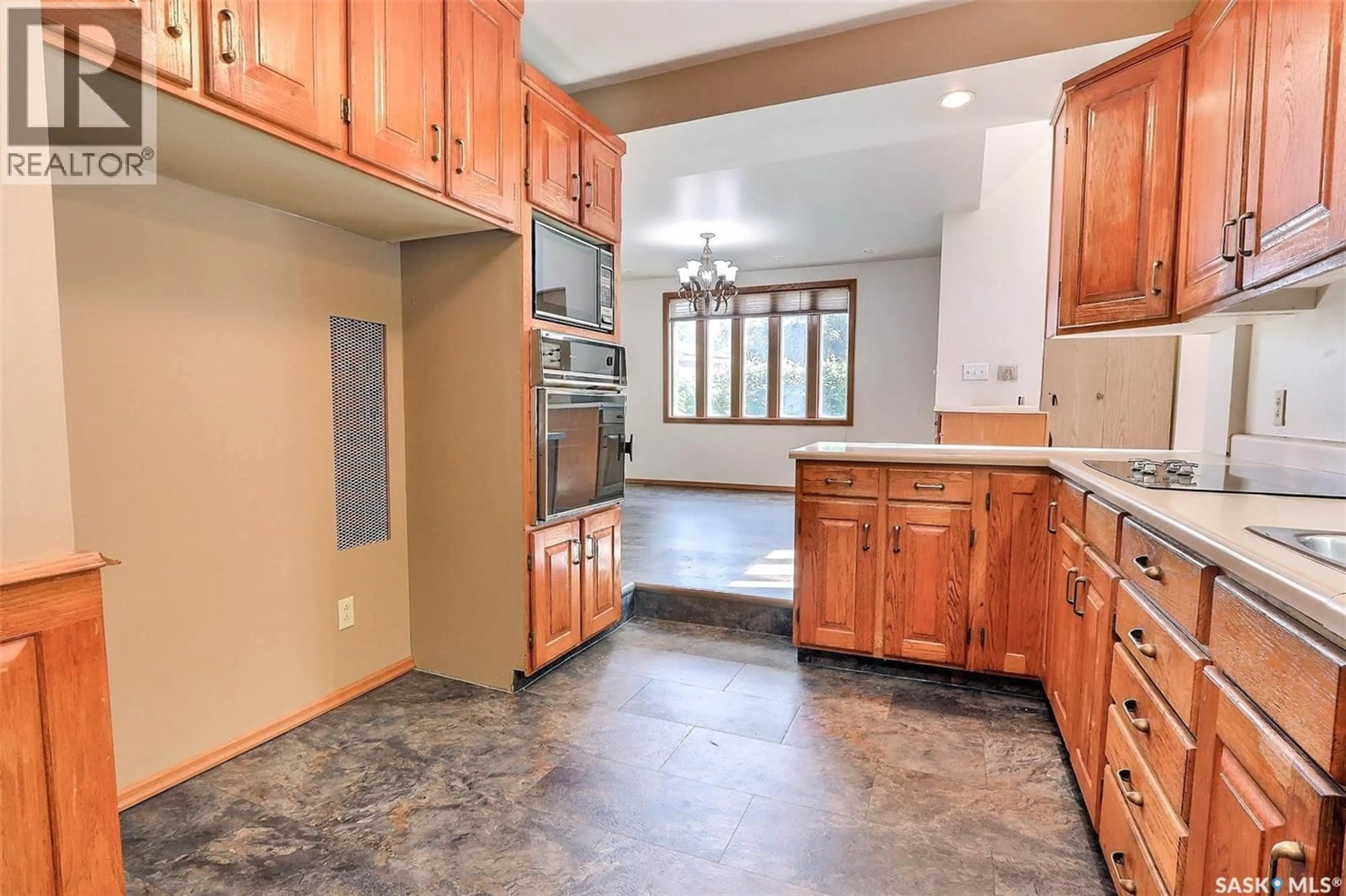 Standard kitchen, ceramic/tile floor for 407 18TH STREET, Prince Albert Saskatchewan S6V4A4