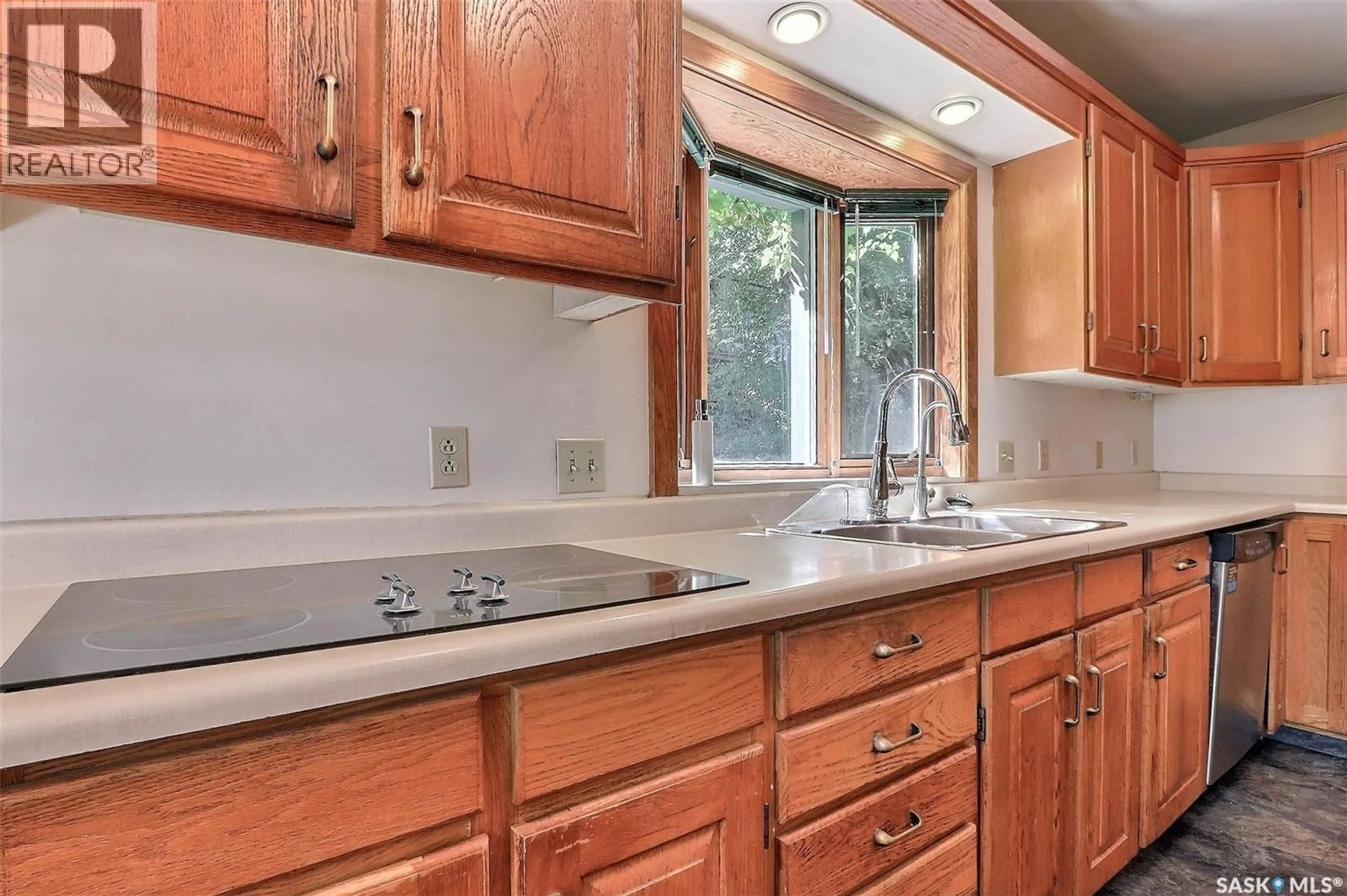Standard kitchen, ceramic/tile floor for 407 18TH STREET, Prince Albert Saskatchewan S6V4A4