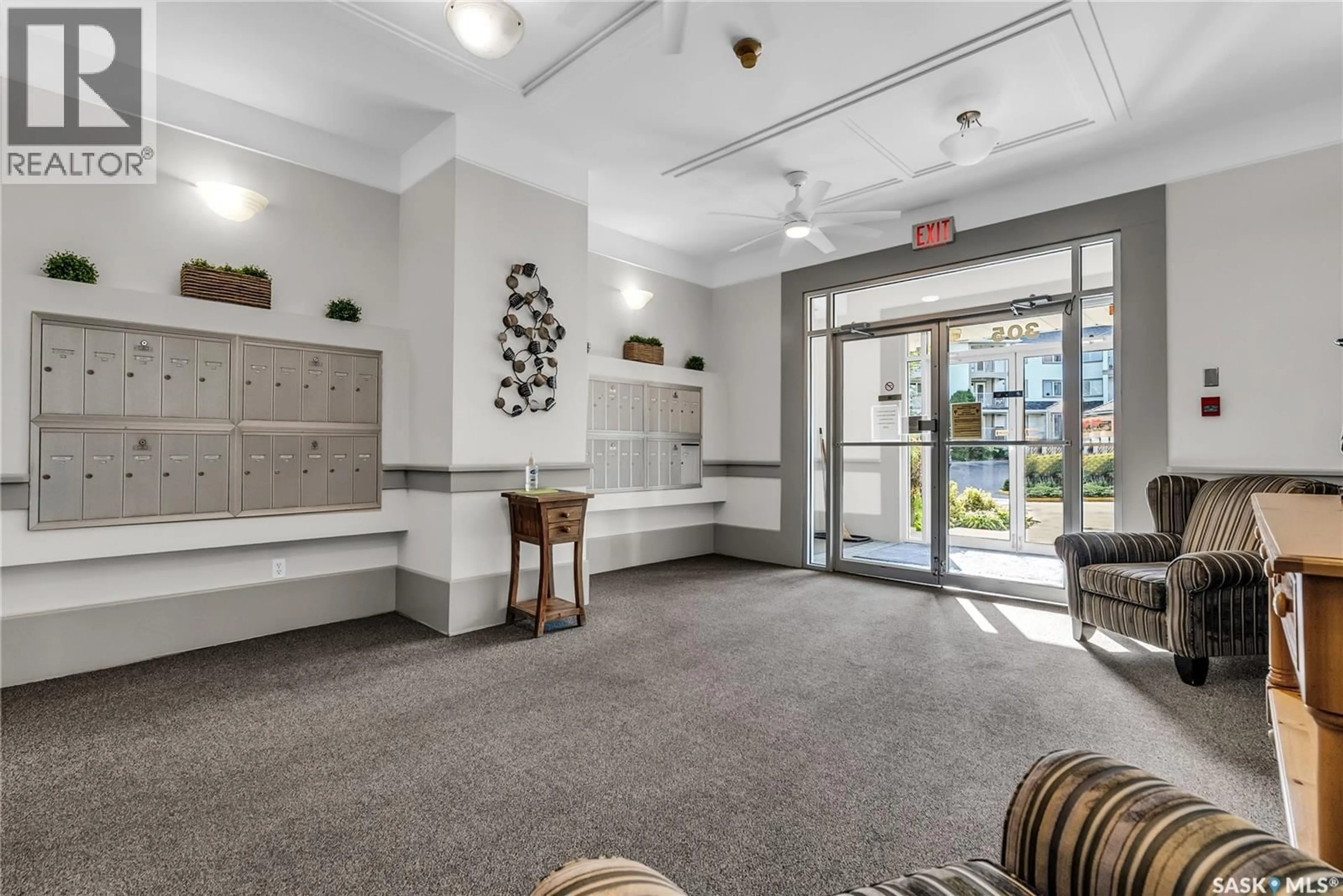 Indoor foyer for 305 - 124 PINEHOUSE DRIVE, Saskatoon Saskatchewan S7K7Z4