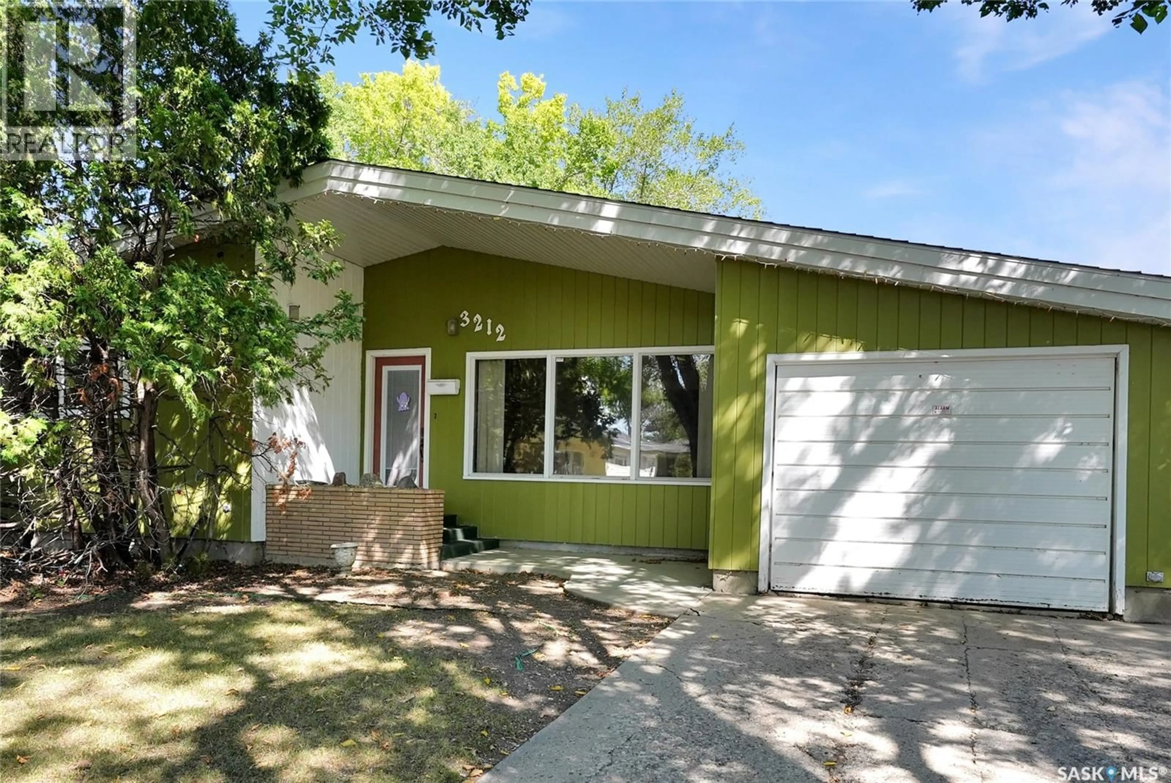 Home with vinyl exterior material, street for 3212 L'ARCHE CRESCENT, Regina Saskatchewan S4S5V8