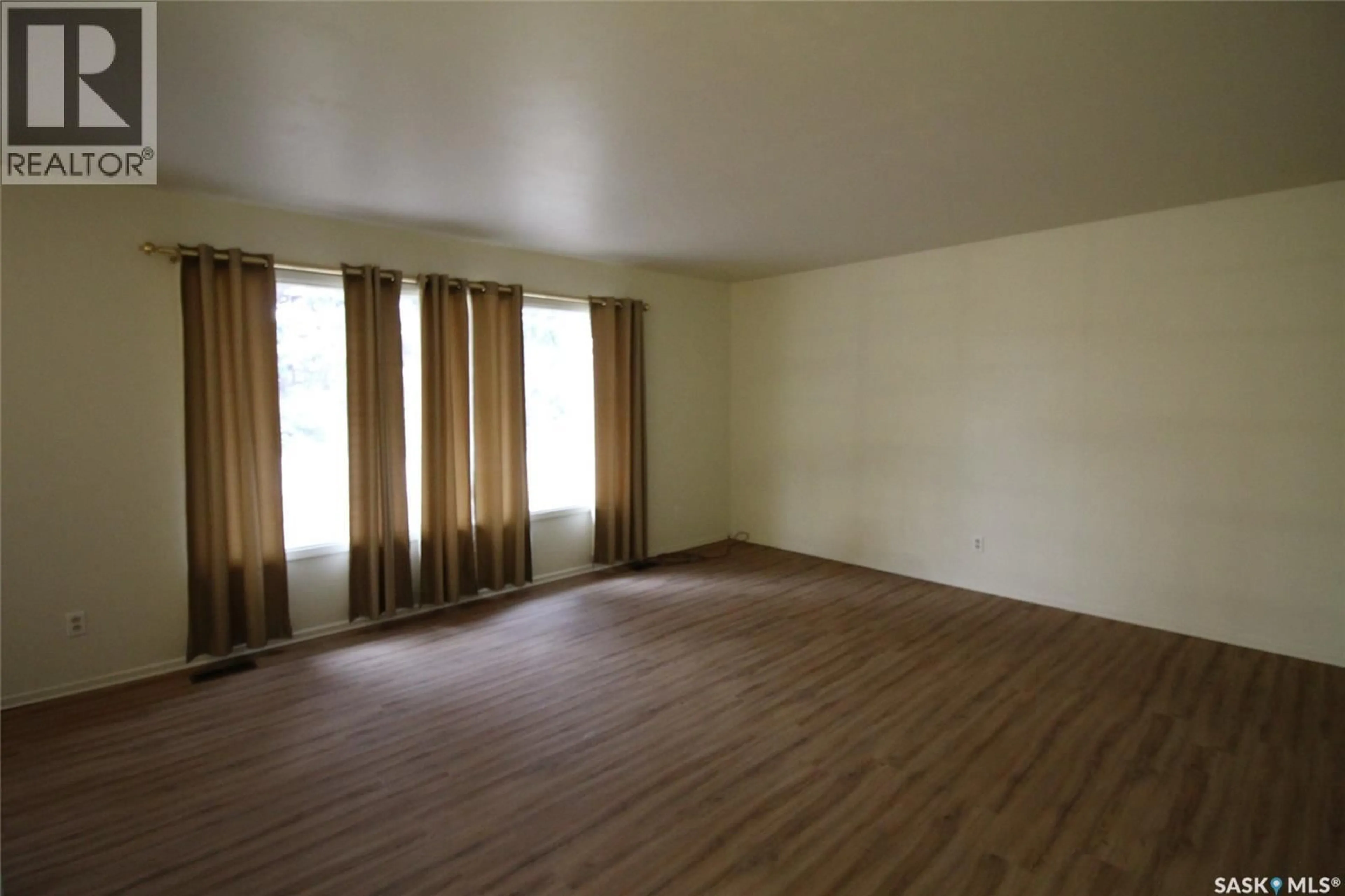 A pic of a room for 820 3RD STREET, Shaunavon Saskatchewan S0N2M0