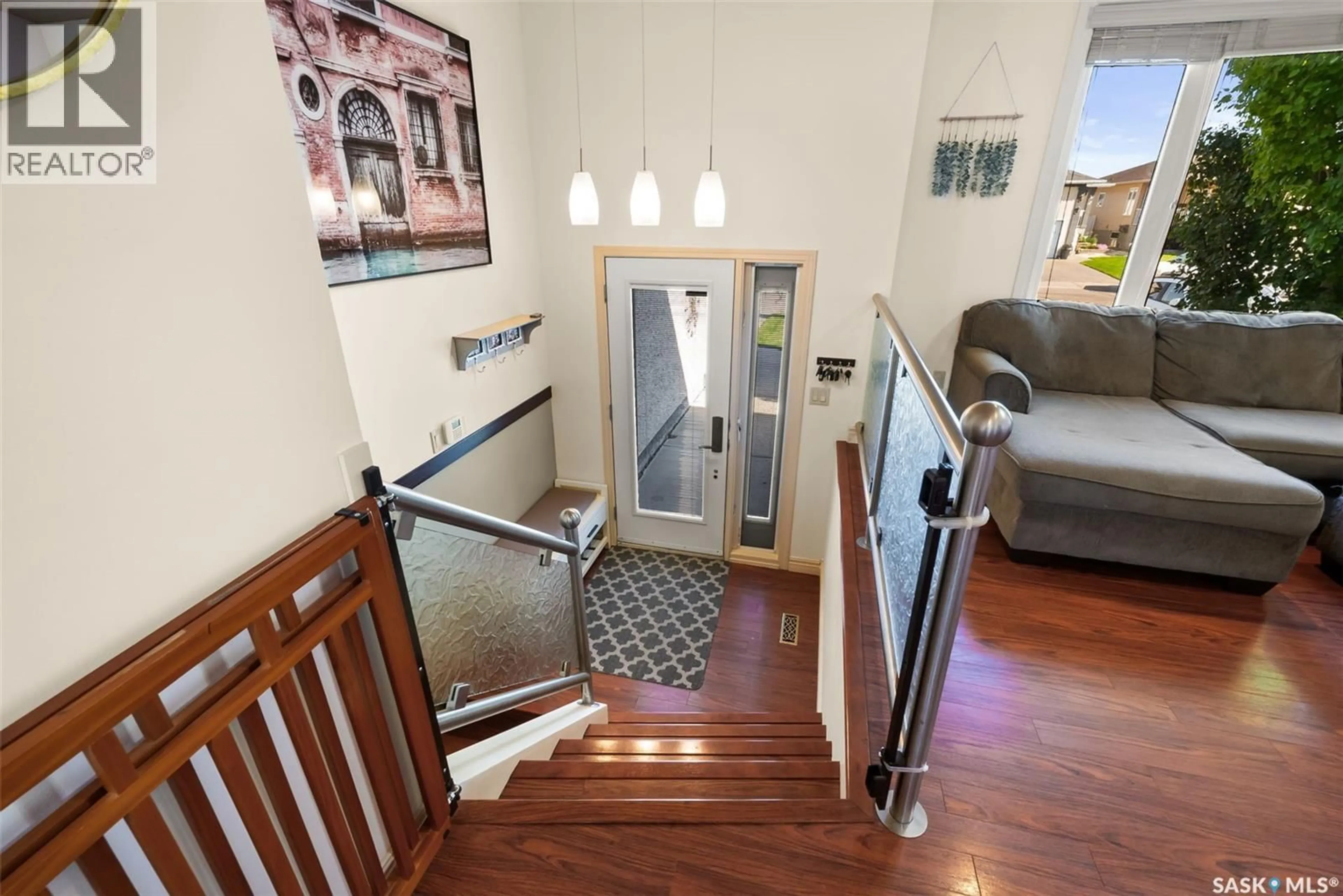 Indoor foyer for 6007 EHRLE CRESCENT, Regina Saskatchewan S4X4C8