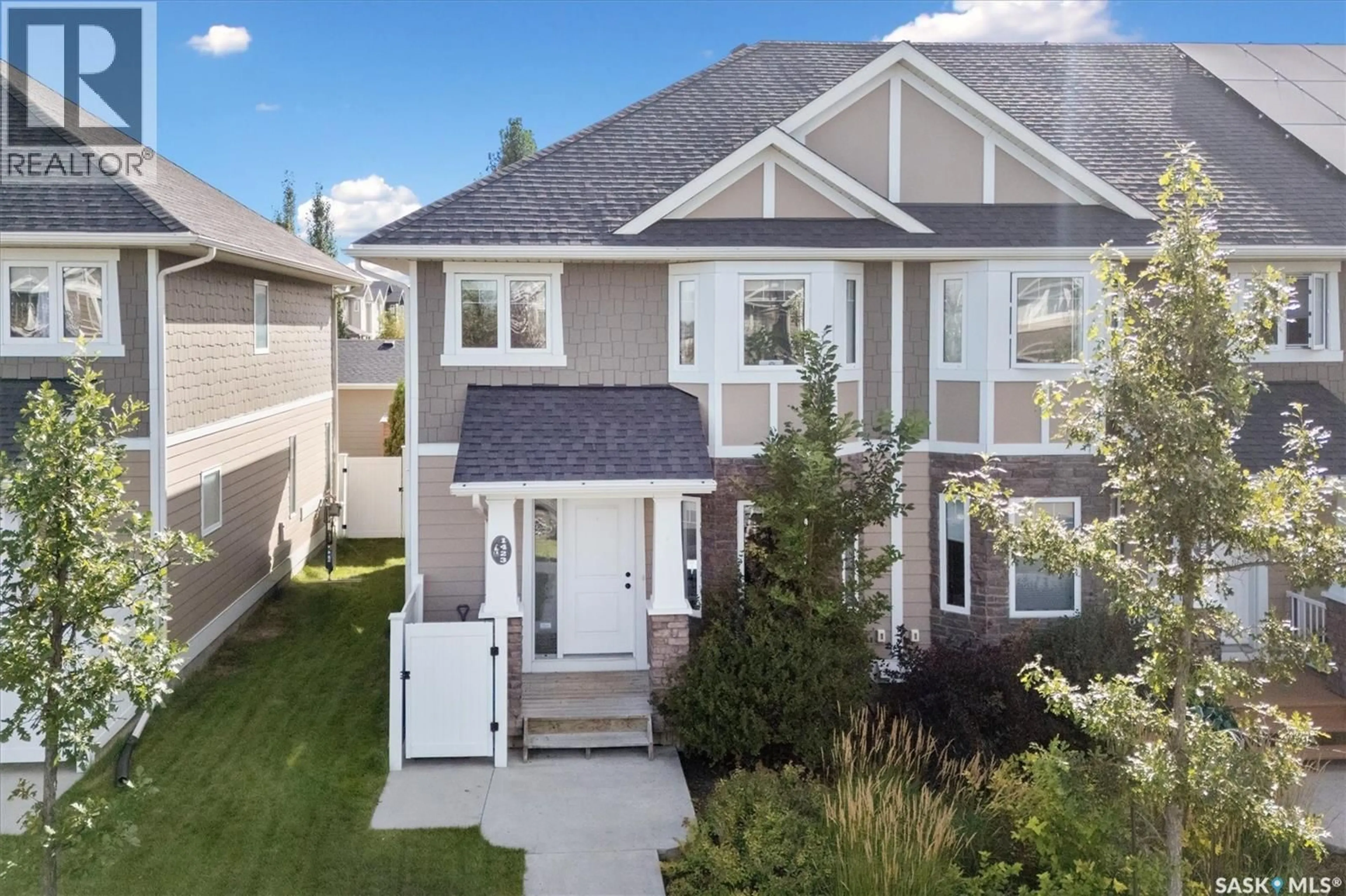Home with vinyl exterior material, street for 1423 HUNTER ROAD, Saskatoon Saskatchewan S7T0T4