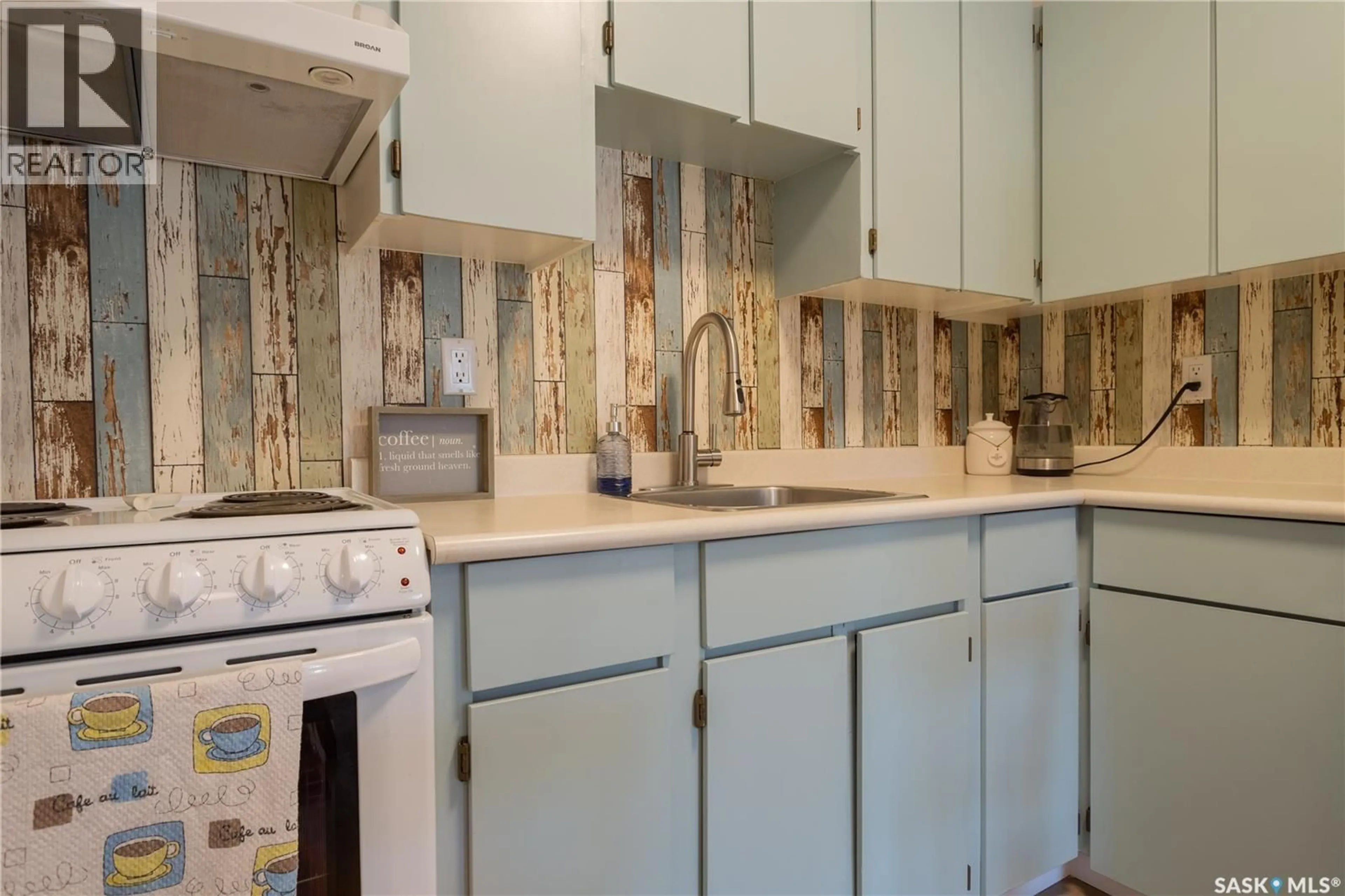 Standard kitchen, ceramic/tile floor for 4219 - 8 DEGEER STREET, Saskatoon Saskatchewan S7H4N6