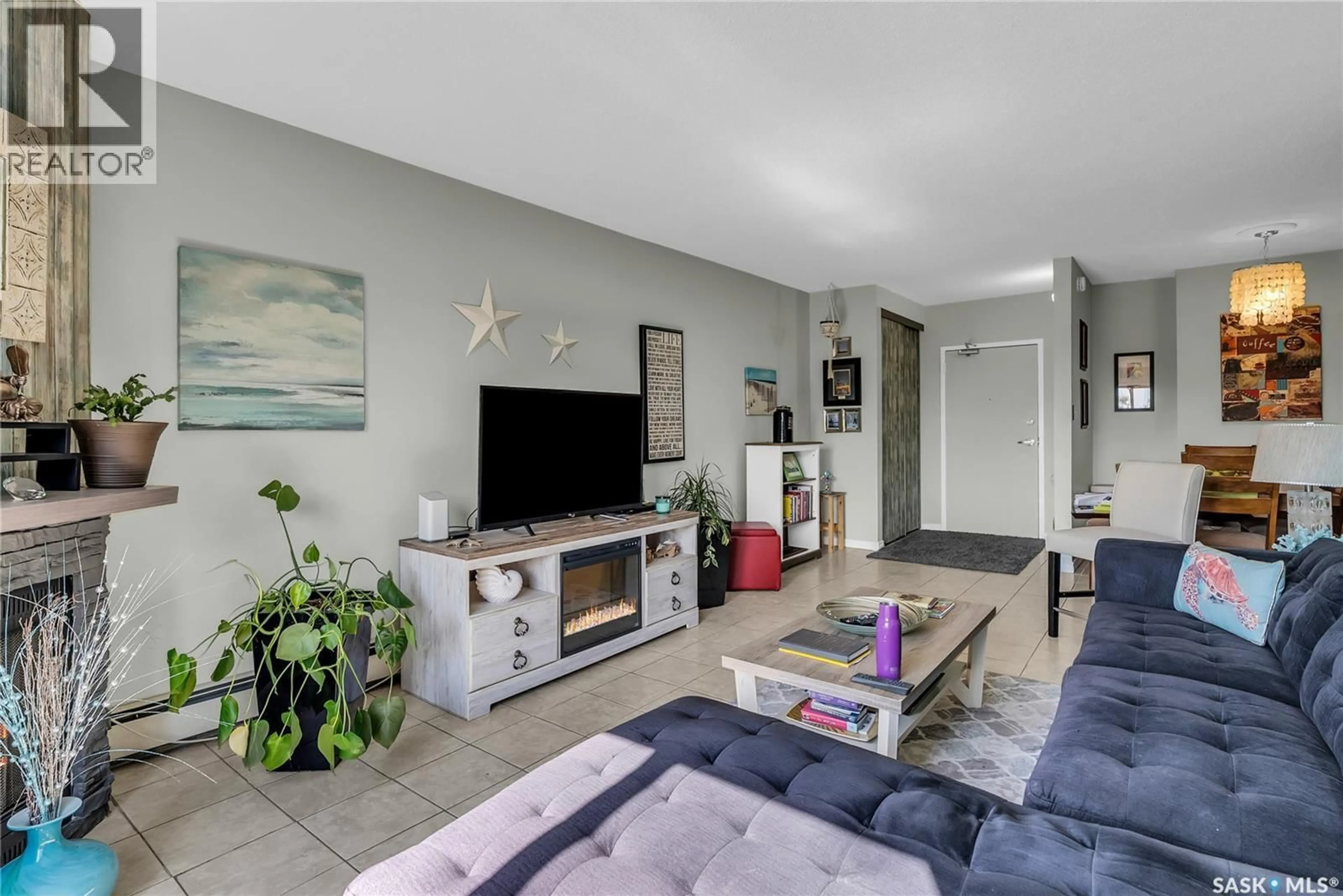 Living room with furniture, unknown for 802A - 401 KINGSMERE BOULEVARD, Saskatoon Saskatchewan S7J4B7