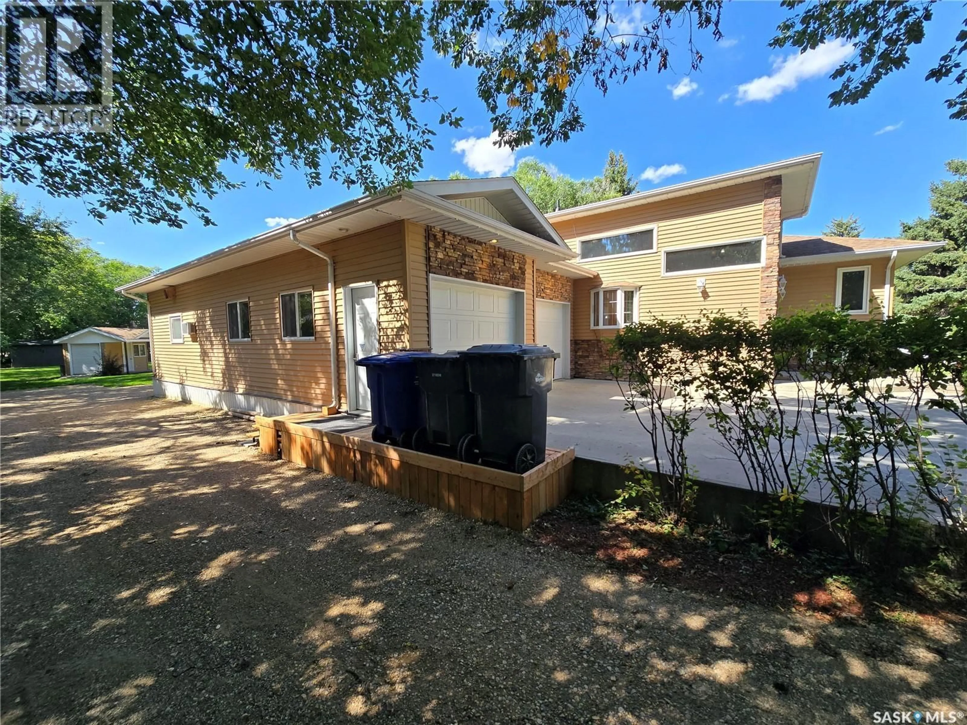 Home with vinyl exterior material, street for 605 ELGIN STREET, Weyburn Saskatchewan S4H0B9