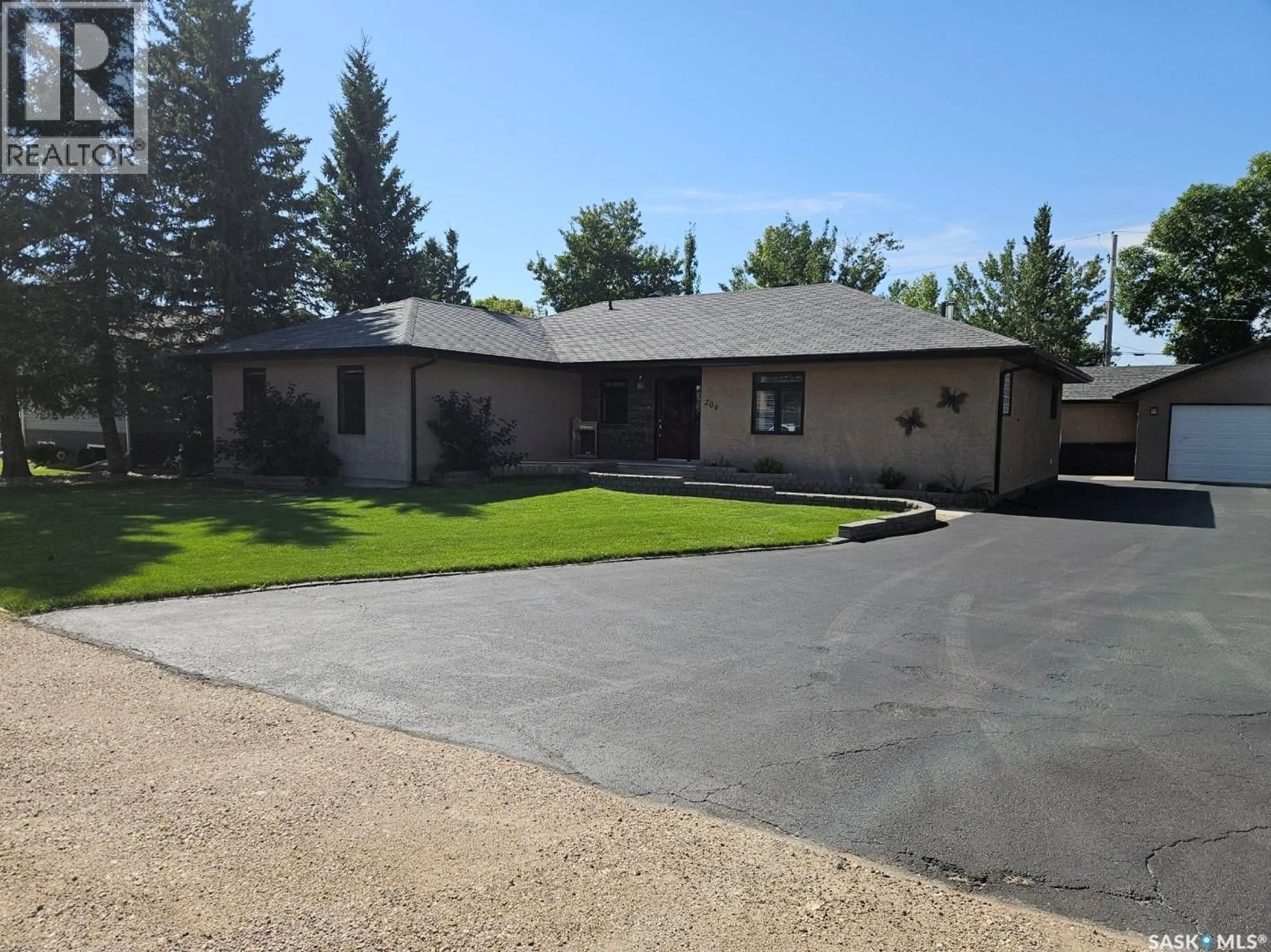 A pic from outside/outdoor area/front of a property/back of a property/a pic from drone, street for 209 PARK STREET, Leroy Saskatchewan S0K2P0