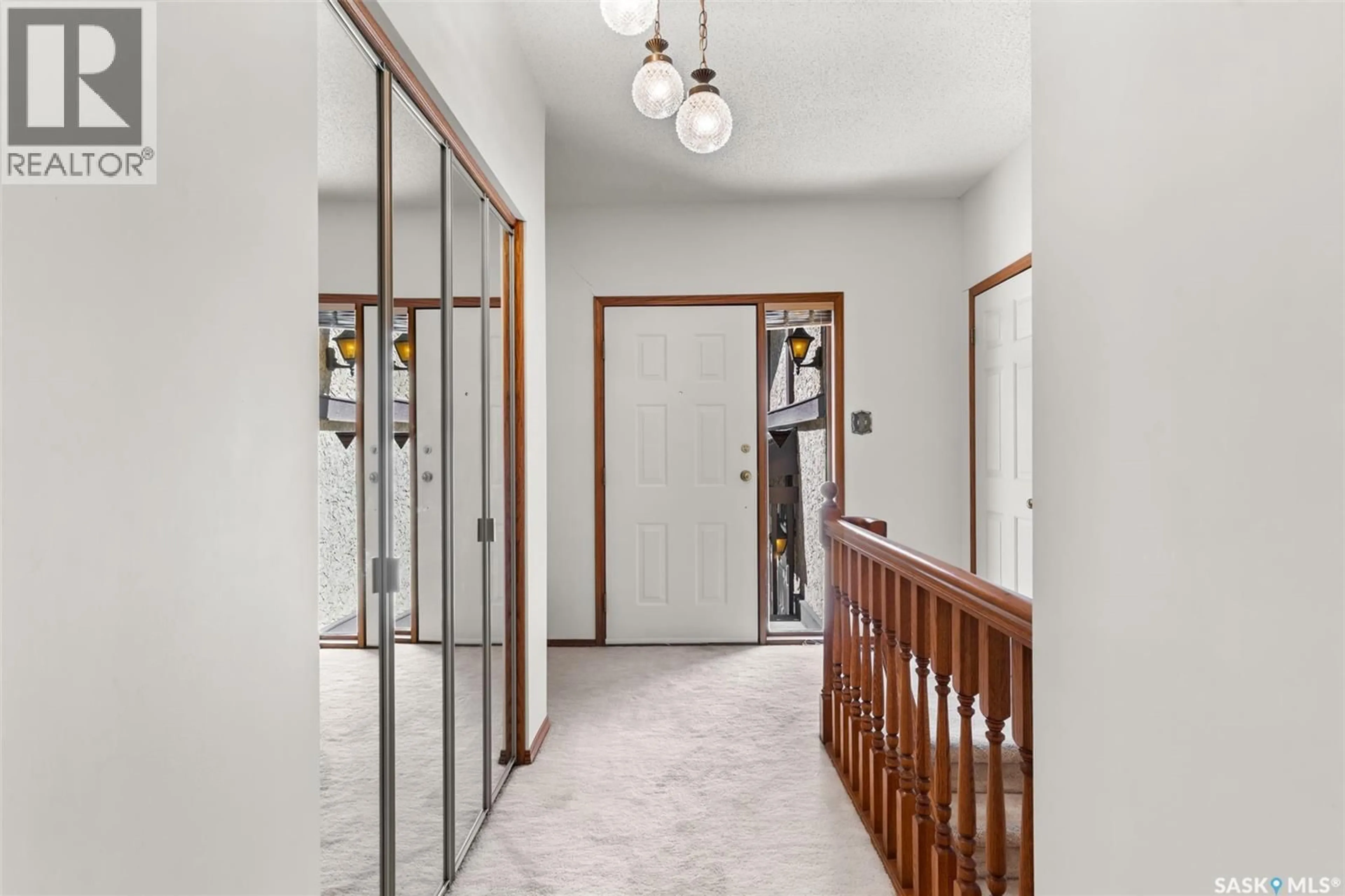 Indoor foyer for 341 AVON DRIVE, Regina Saskatchewan S4V1L8