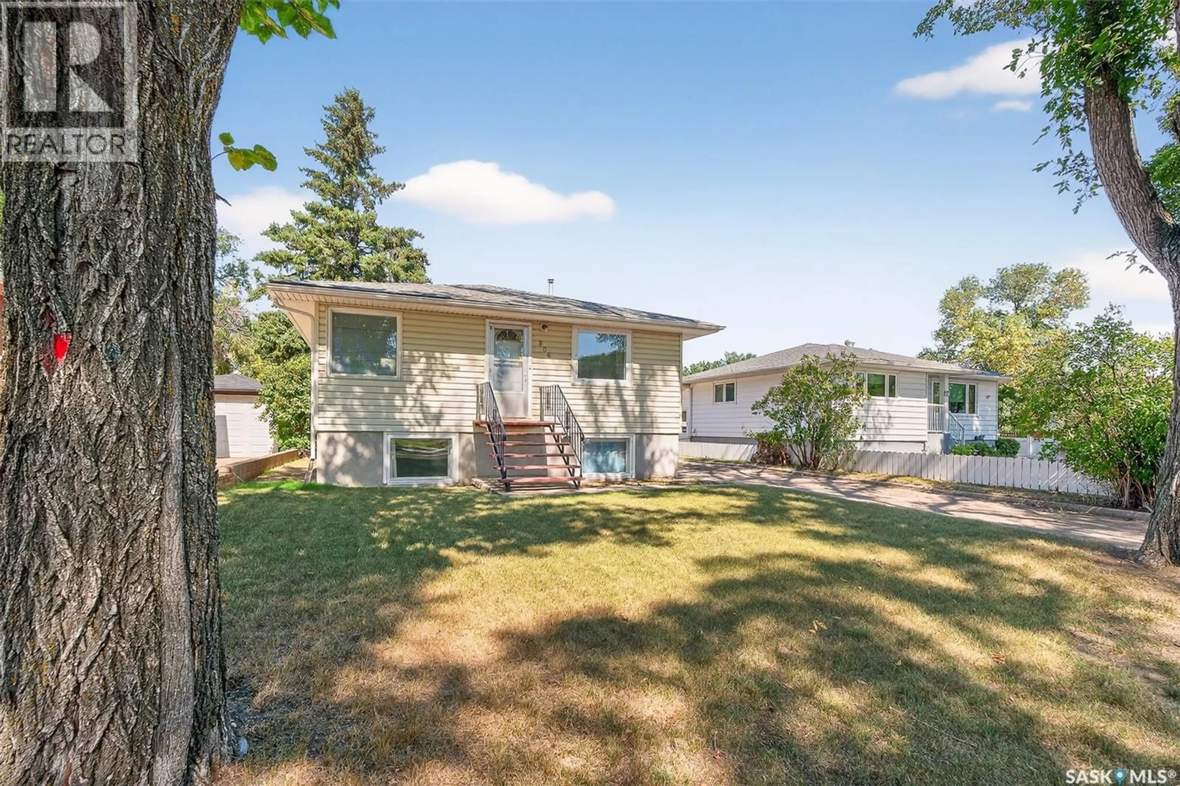 Unknown for 806 GRANDVIEW STREET, Moose Jaw Saskatchewan S6H5L8