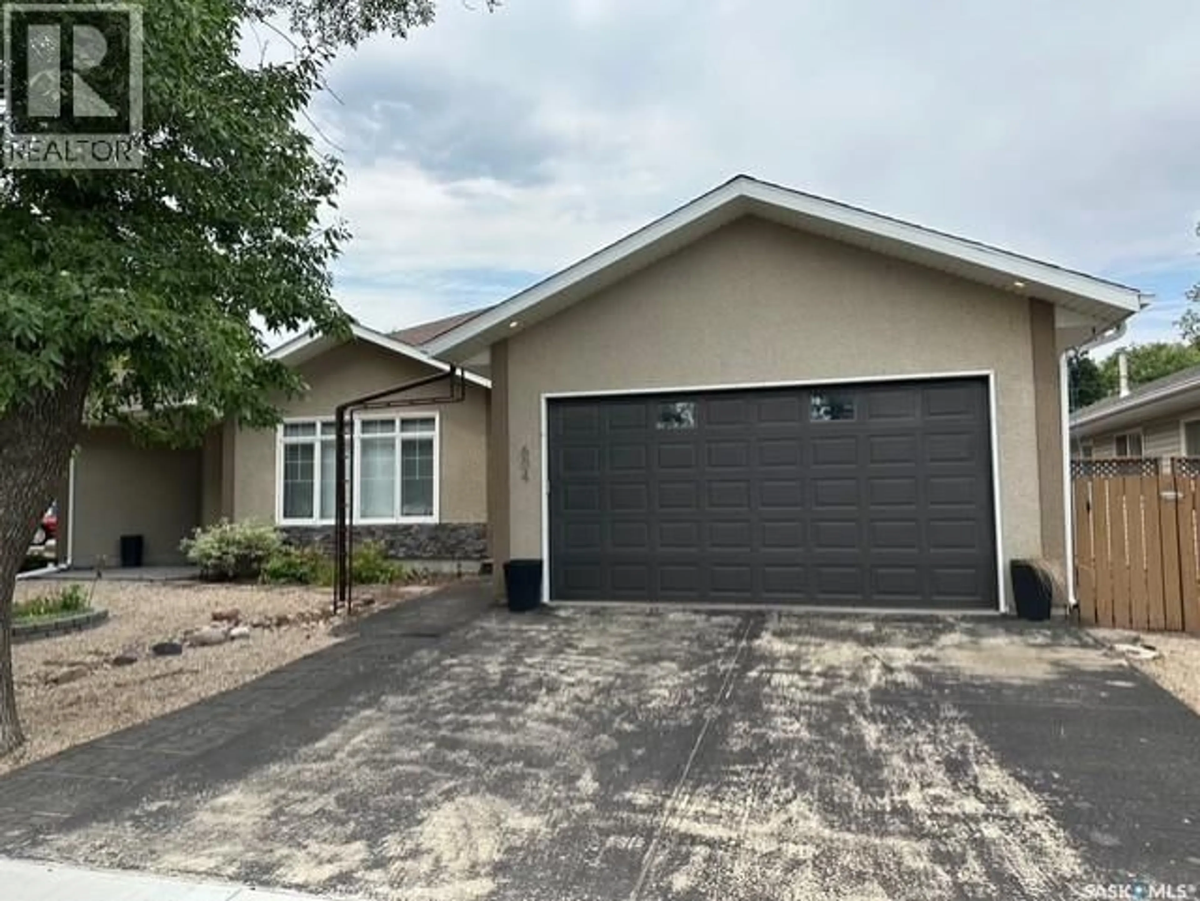 Home with vinyl exterior material, street for 604 CENTRE STREET, Assiniboia Saskatchewan S0H0B0