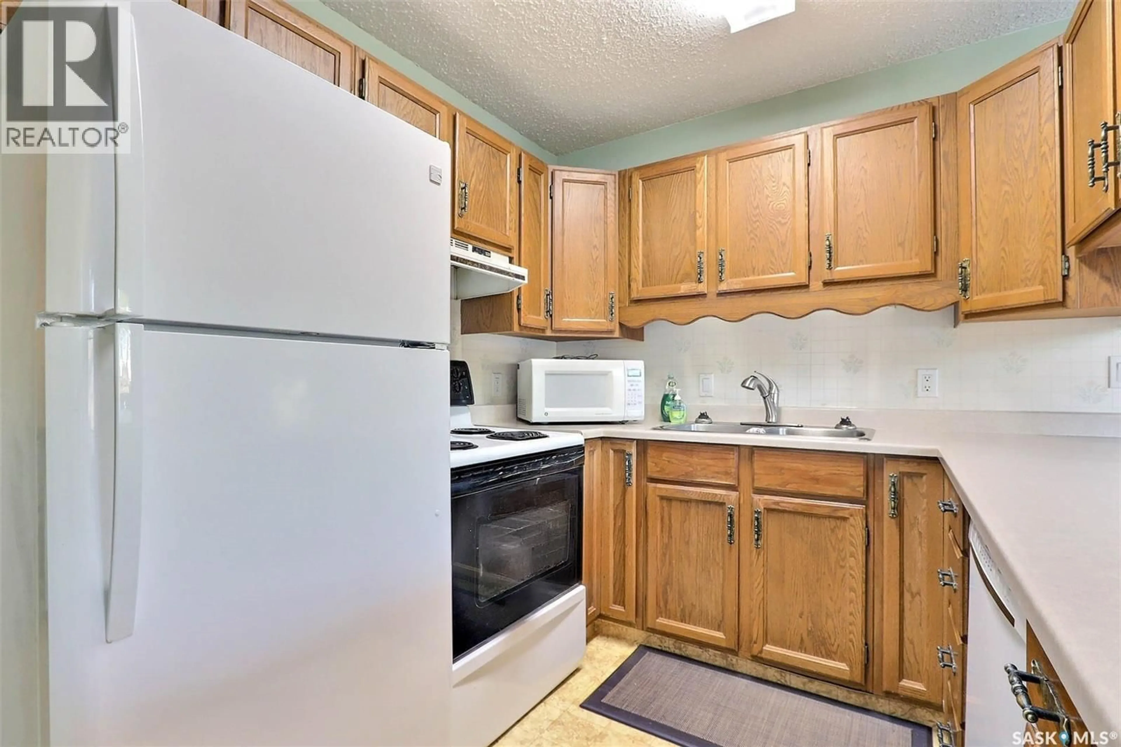 Standard kitchen, unknown for 3391 BLISS CRESCENT, Prince Albert Saskatchewan S6V7L1