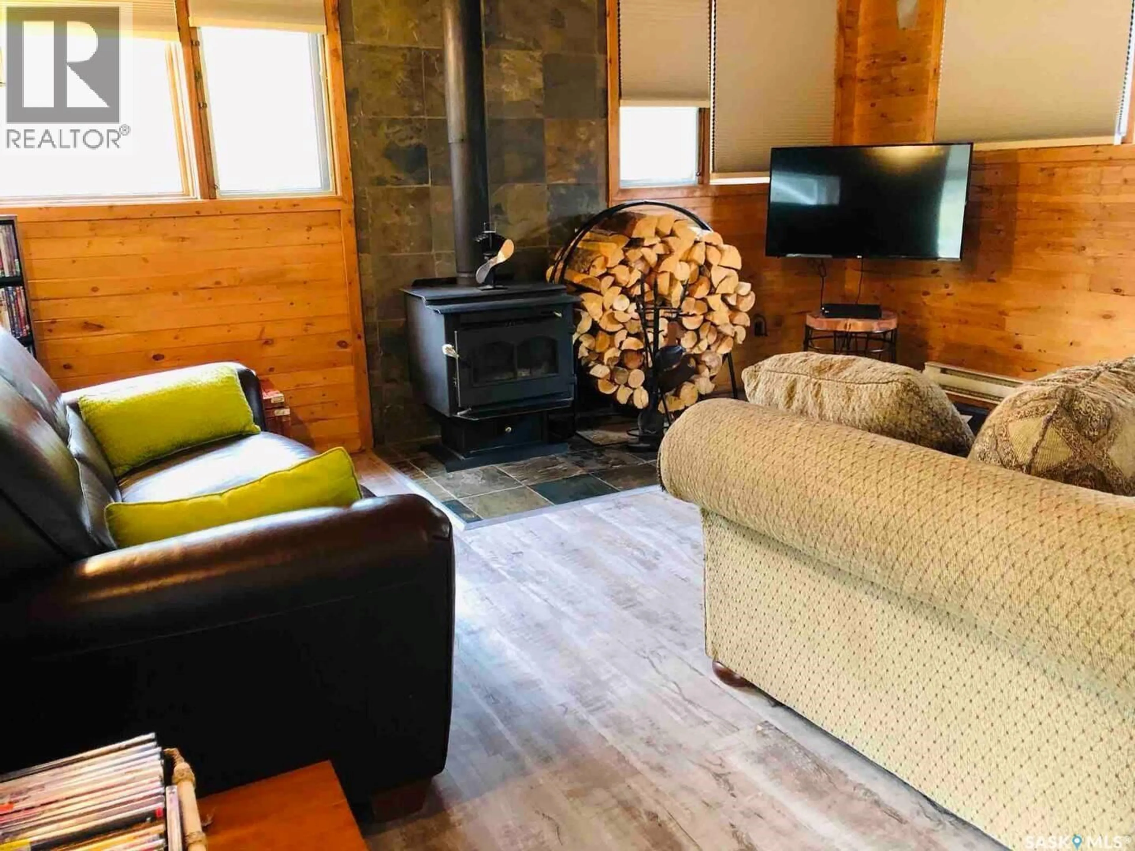 Living room with furniture, wood/laminate floor for 324 KENDERDINE CRESCENT, Lakeland Rm No. 521 Saskatchewan S0J0N0