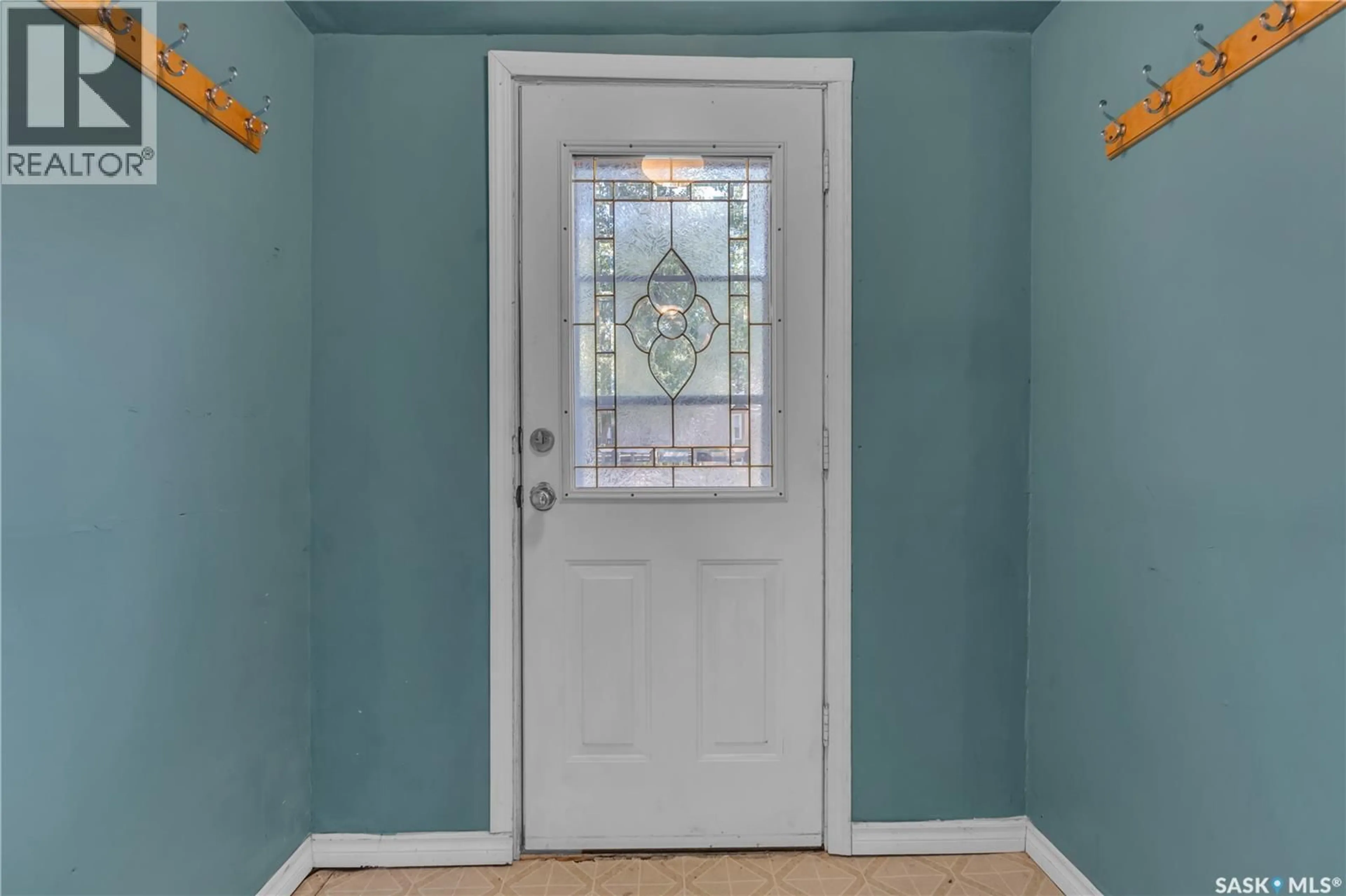 Indoor entryway for 2056 PRINCESS STREET, Regina Saskatchewan S4T3Z4