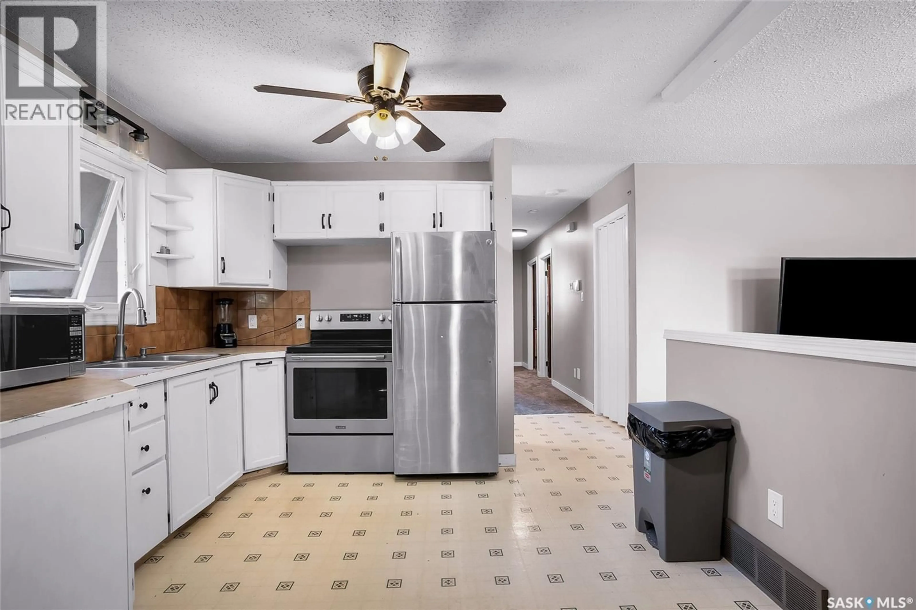 Standard kitchen, ceramic/tile floor for N - 510 M AVENUE, Saskatoon Saskatchewan S7L2S8